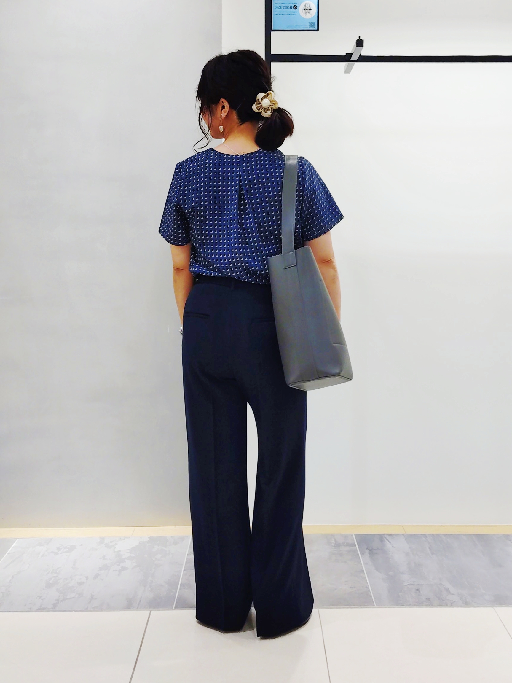 TOMOMIさんの「INDIVI｜【定番スーツ／UVケア／洗える】ウール調ノーカラージャケット」を使ったコーディネート