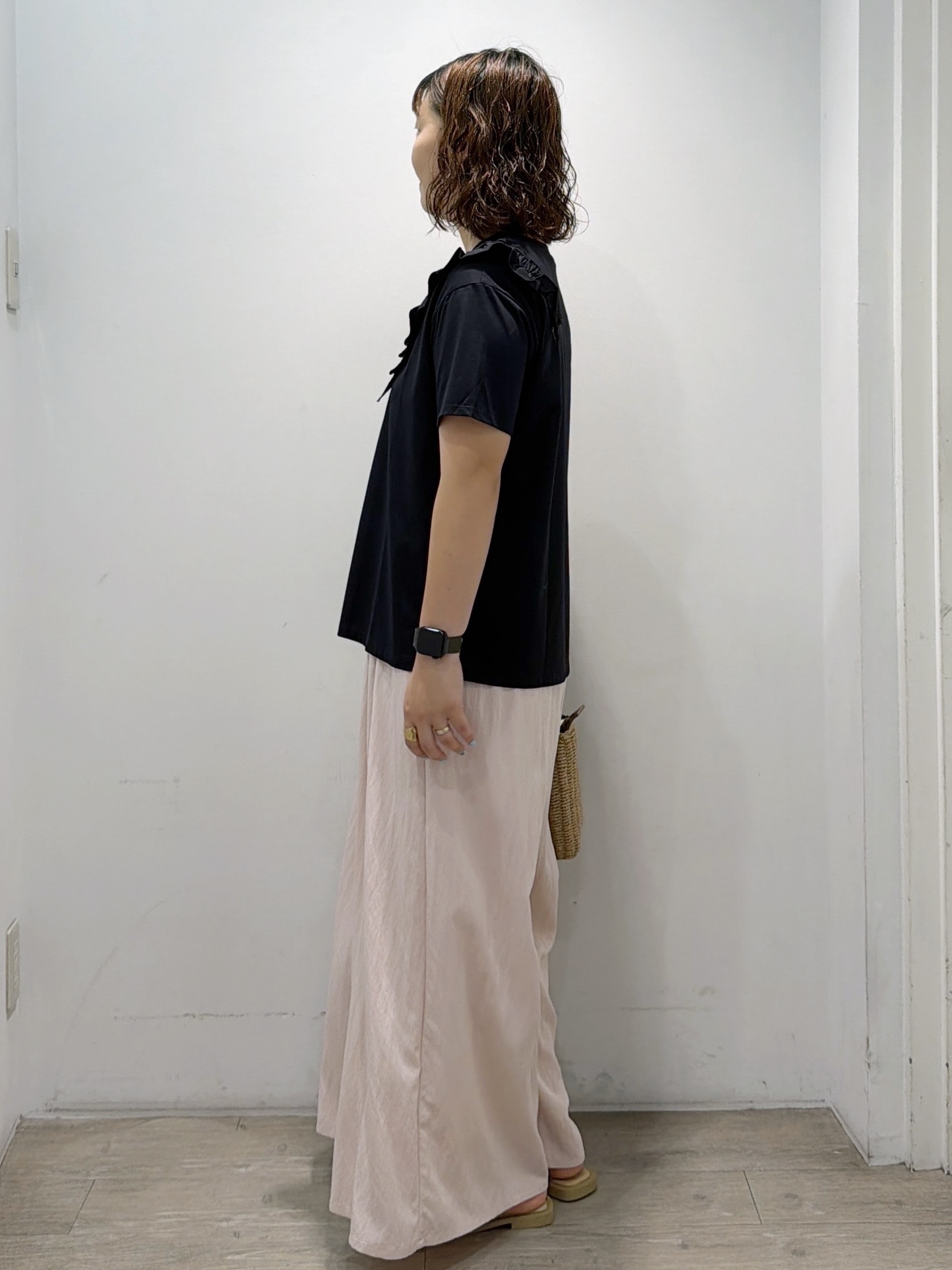 sumicaさんの「OPAQUE.CLIP｜【UV／接触冷感】フリルショルダーカットソー《洗濯機OK》」を使ったコーディネート