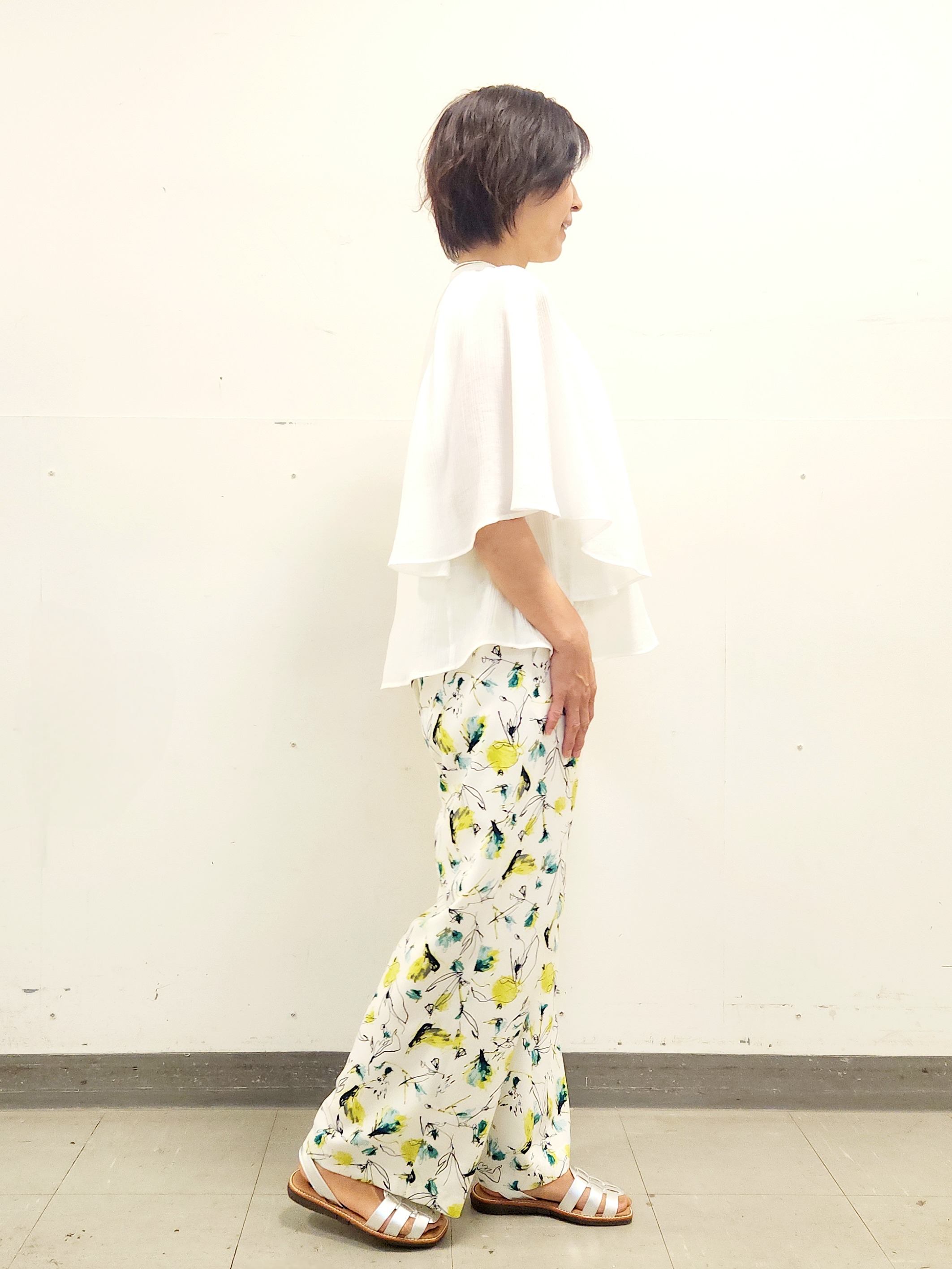 mayumayuさんの「Reflect｜ドビーストライプケープスリーブブラウス」を使ったコーディネート