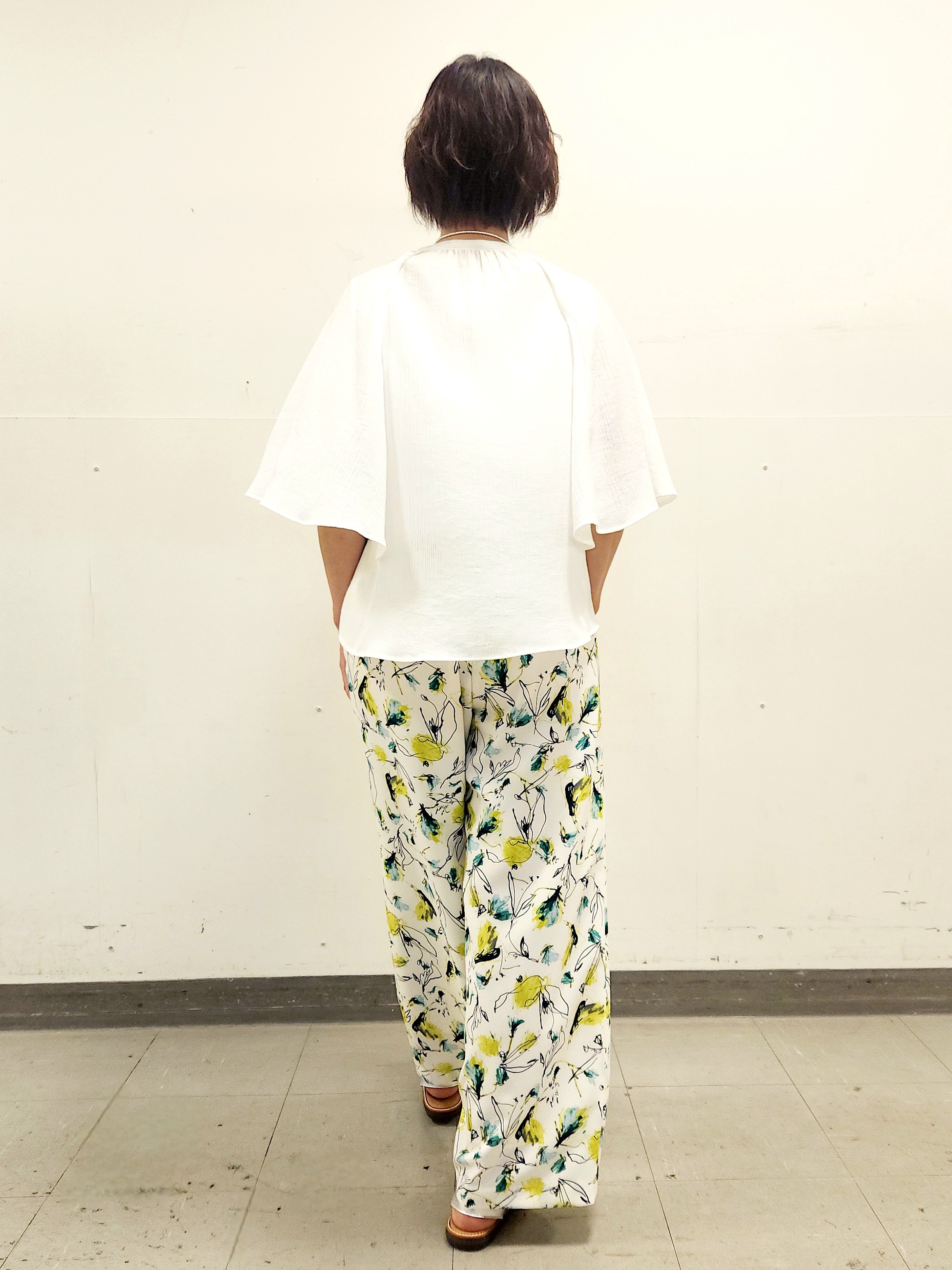 mayumayuさんの「Reflect｜ドビーストライプケープスリーブブラウス」を使ったコーディネート