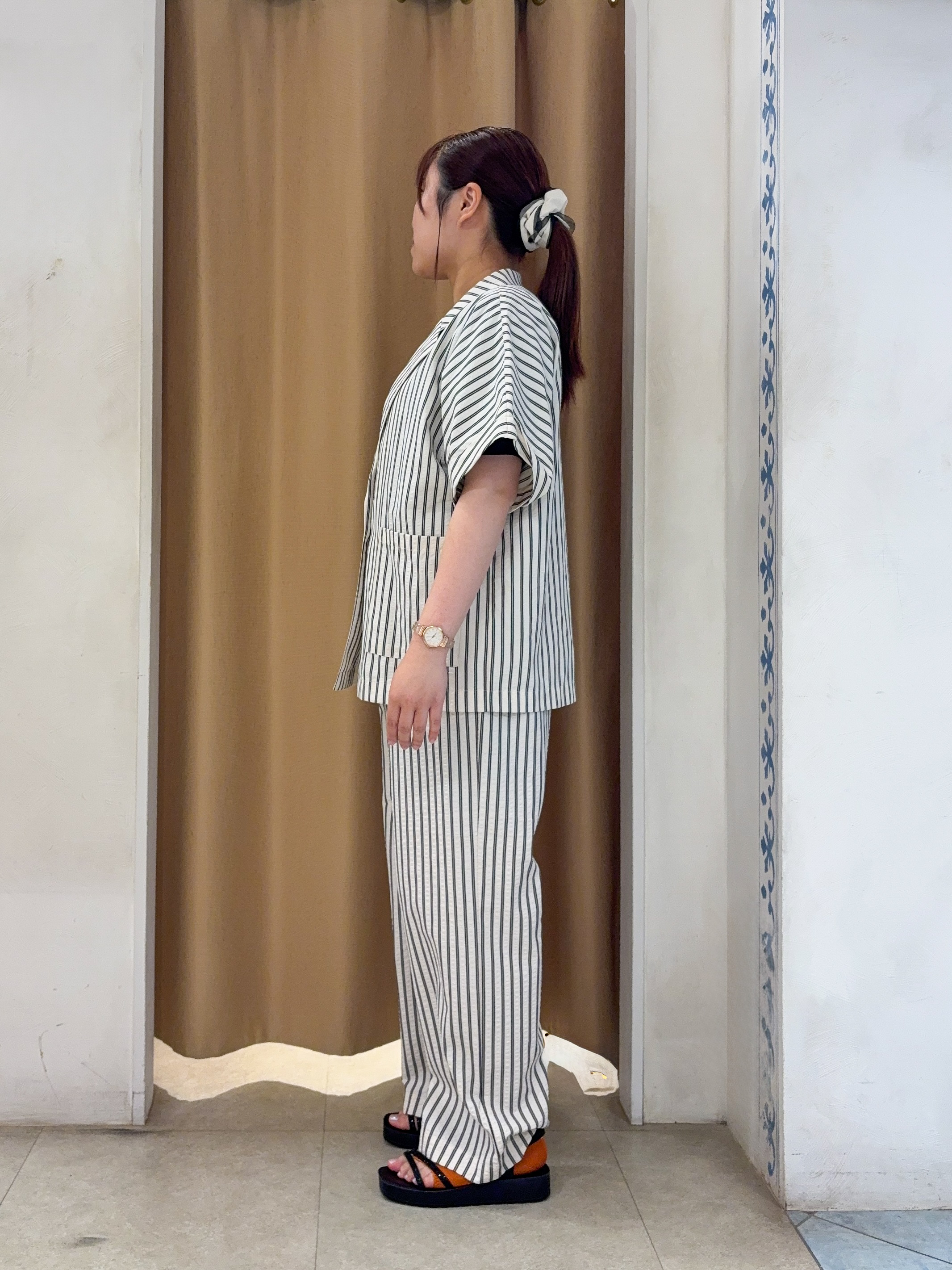SO(R)Aさんの「SHOO･LA･RUE｜【ひんやり/吸水速乾/セットアップ可】羽織るだけで主役になる サッカーストライプシャツジャケット」を使ったコーディネート