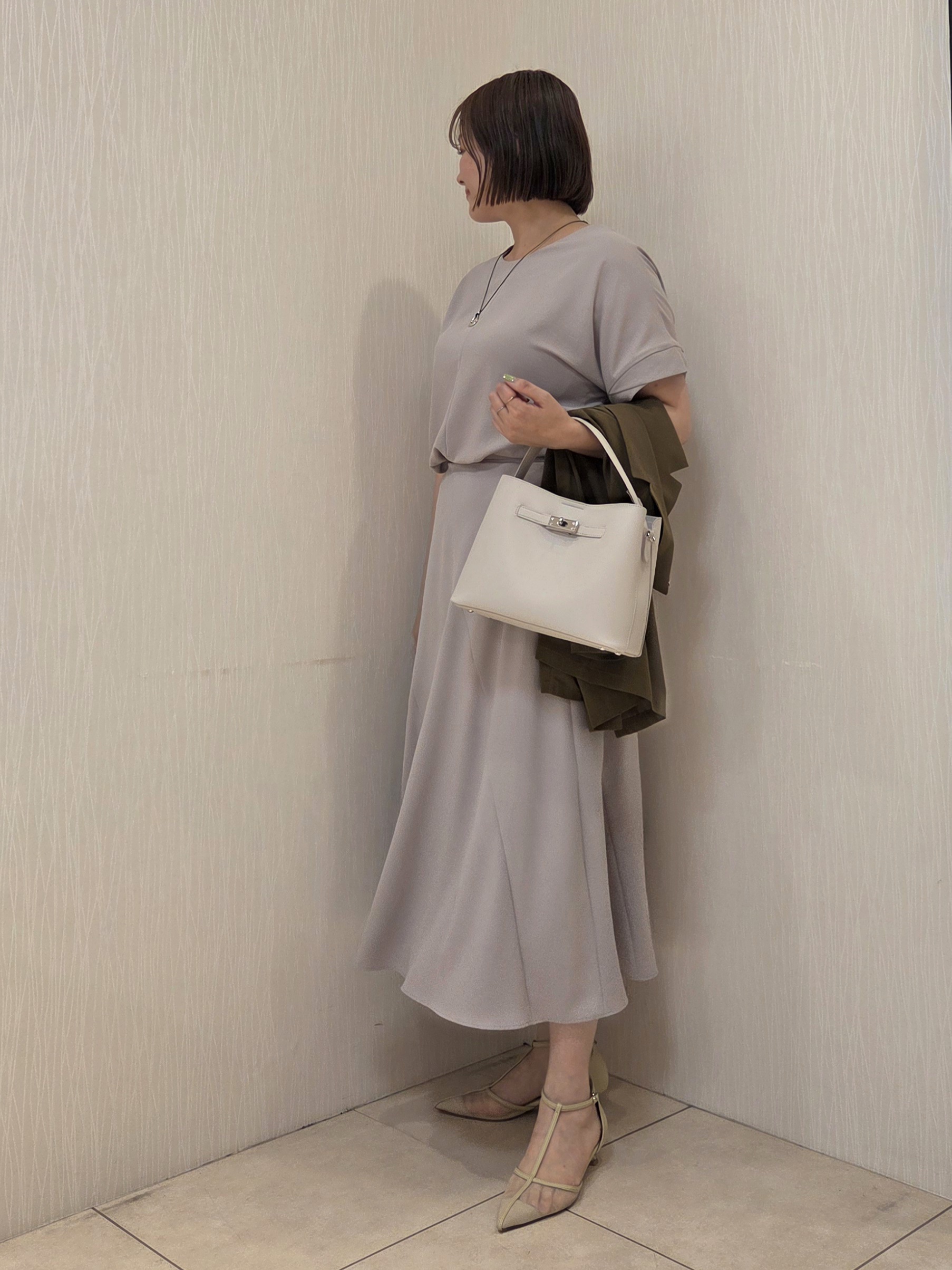 naokoさんの「UNTITLED｜【前後2WAY/はっ水/セットアップ可】リラクシーフレンチスリーブブラウス」を使ったコーディネート