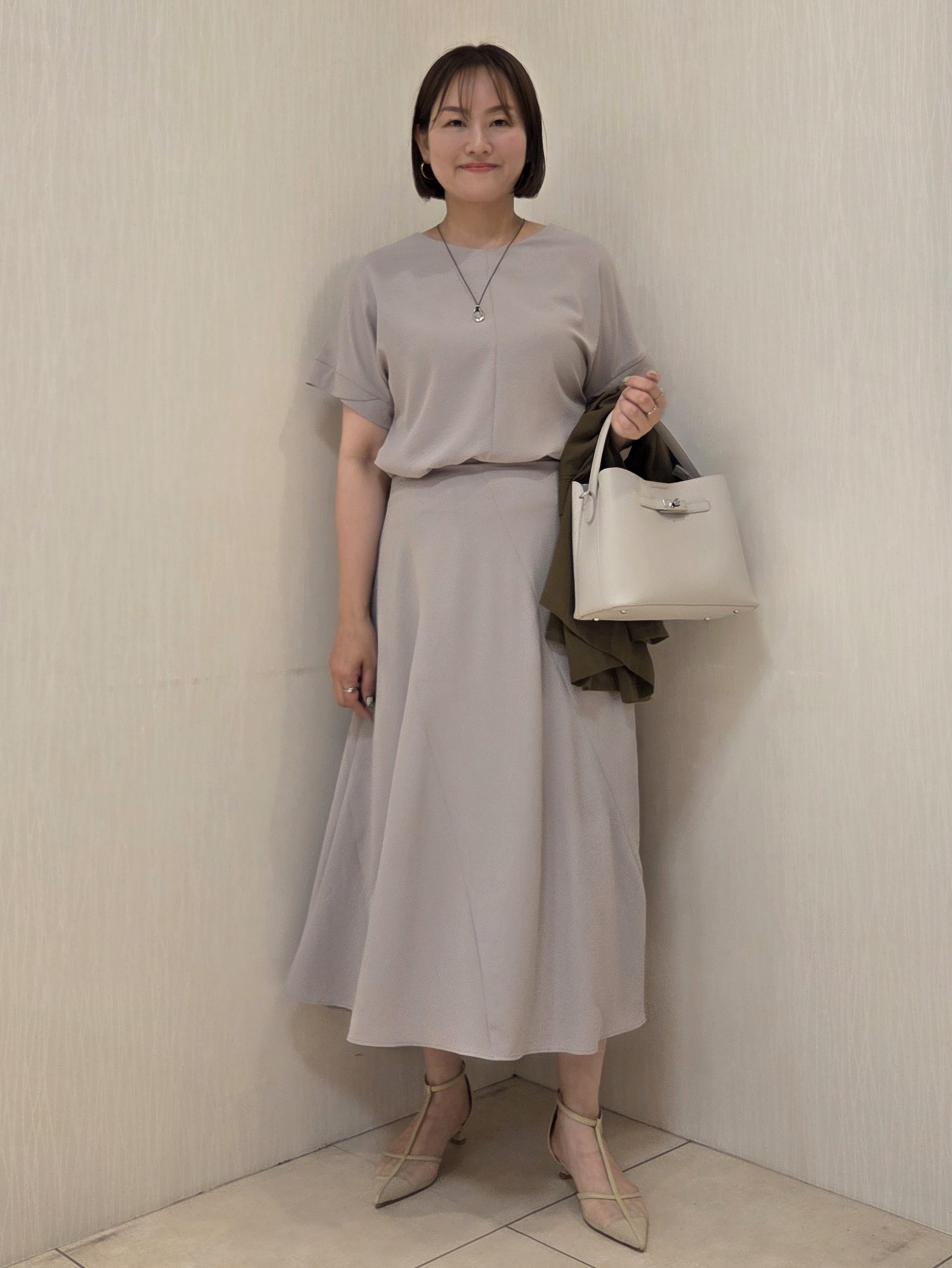 naokoさんの「UNTITLED｜【前後2WAY/はっ水/セットアップ可】リラクシーフレンチスリーブブラウス」を使ったコーディネート