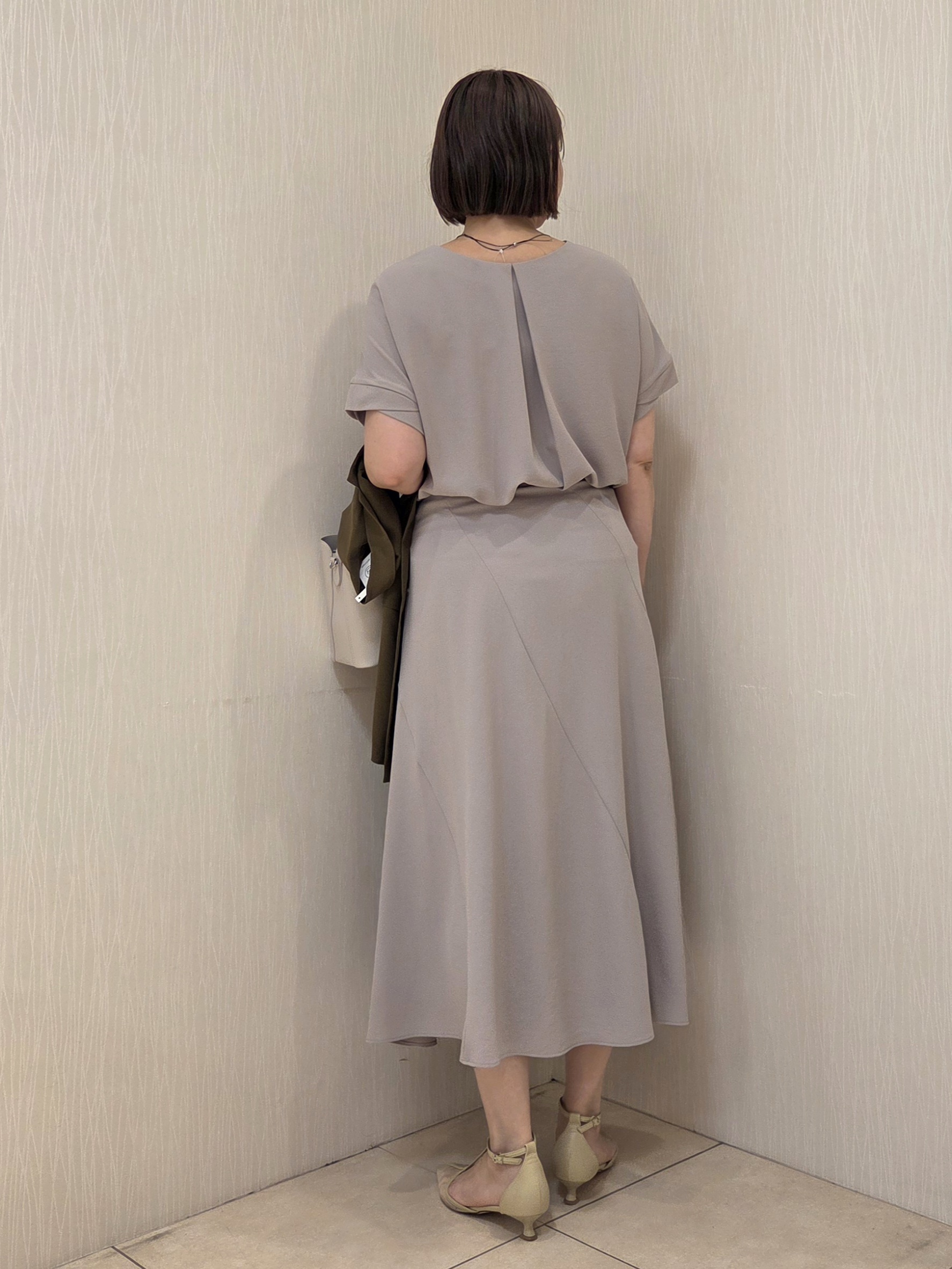 naokoさんの「UNTITLED｜【前後2WAY/はっ水/セットアップ可】リラクシーフレンチスリーブブラウス」を使ったコーディネート
