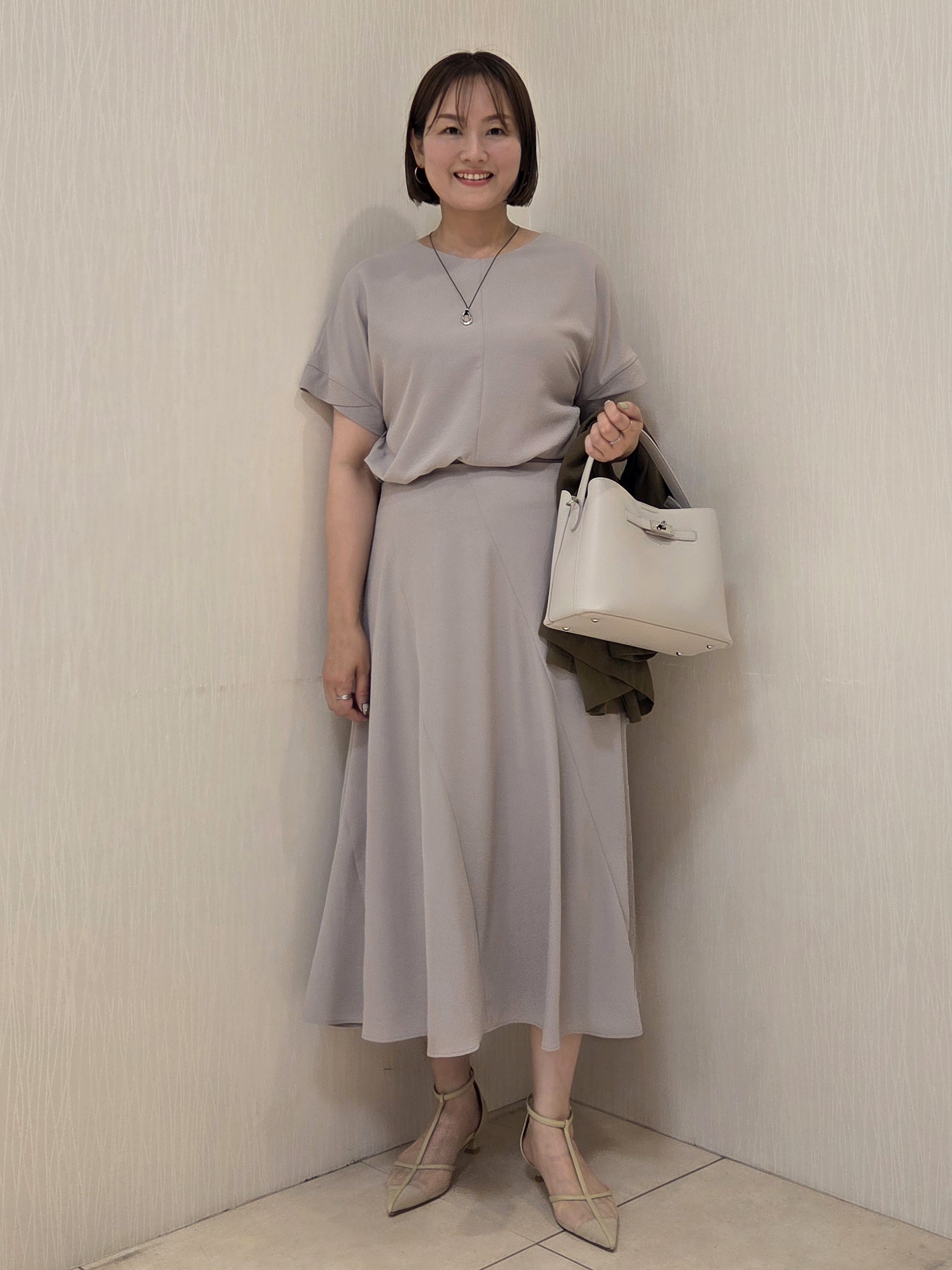 naokoさんの「UNTITLED｜【前後2WAY/はっ水/セットアップ可】リラクシーフレンチスリーブブラウス」を使ったコーディネート