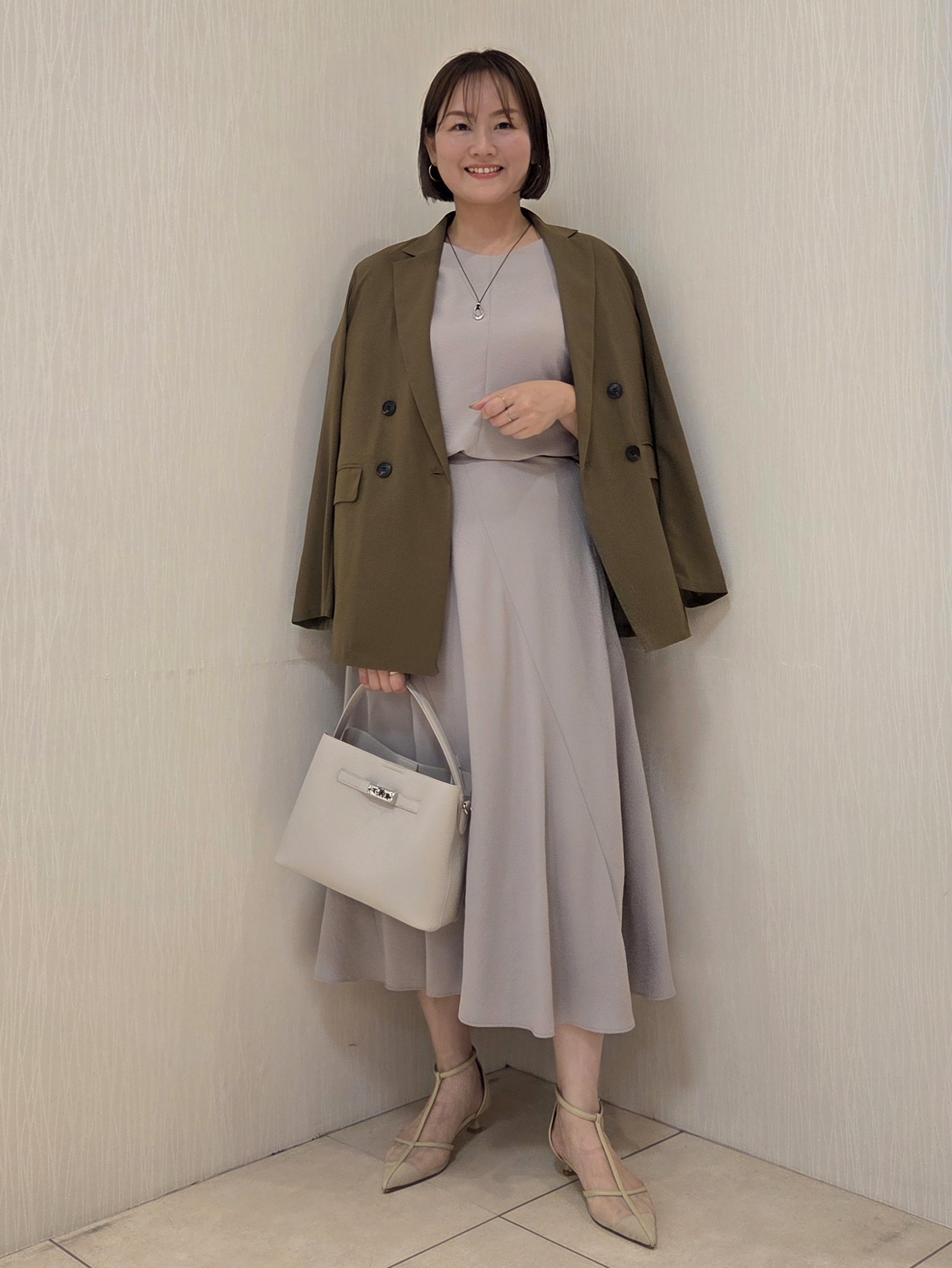naokoさんの「UNTITLED｜【前後2WAY/はっ水/セットアップ可】リラクシーフレンチスリーブブラウス」を使ったコーディネート