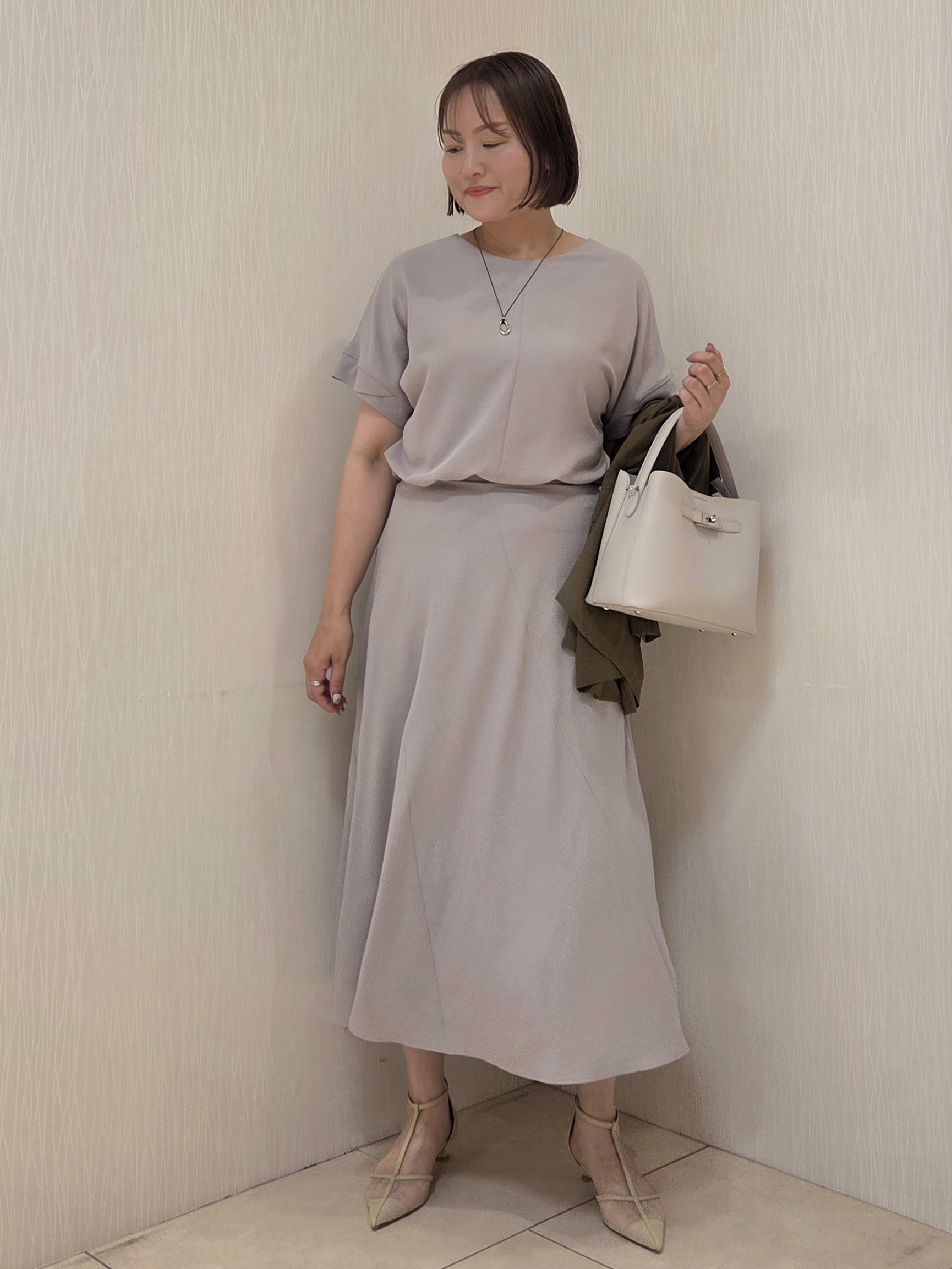 naokoさんの「UNTITLED｜【前後2WAY/はっ水/セットアップ可】リラクシーフレンチスリーブブラウス」を使ったコーディネート