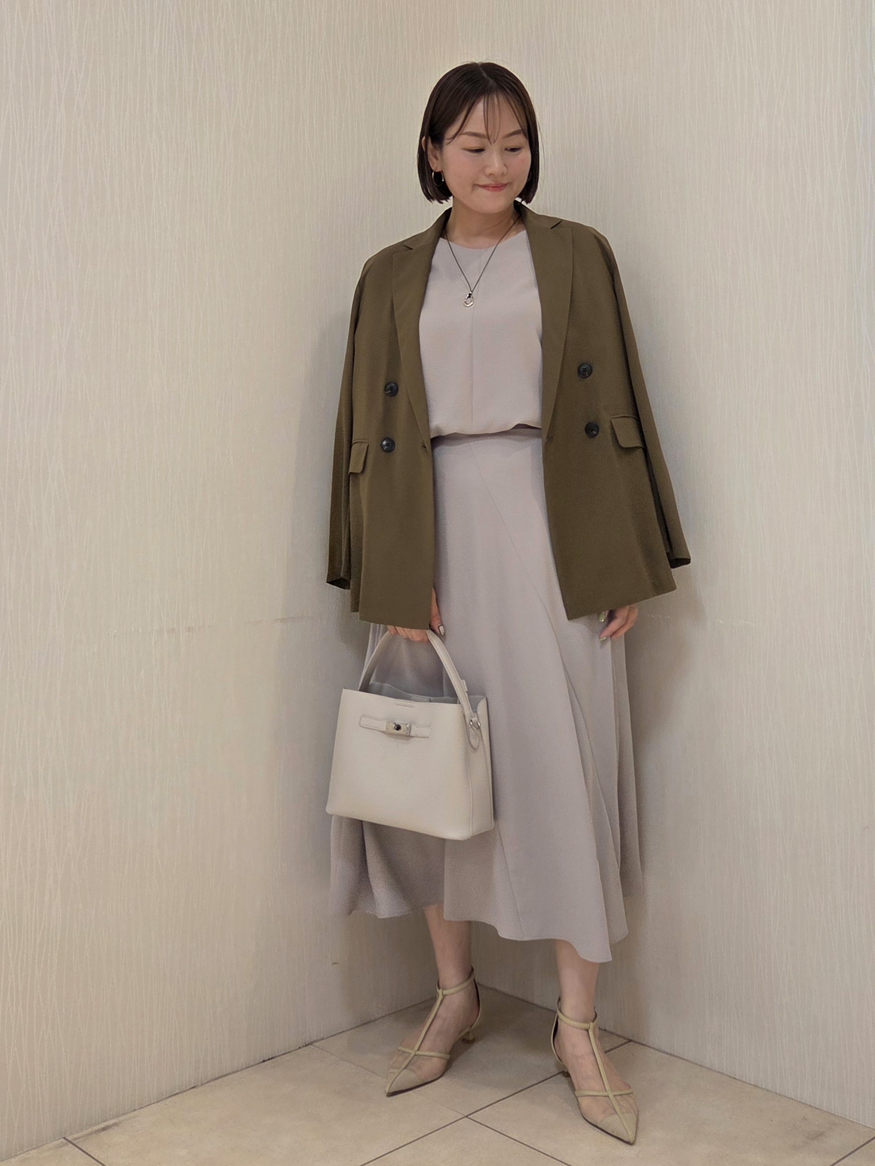 naokoさんの「UNTITLED｜【前後2WAY/はっ水/セットアップ可】リラクシーフレンチスリーブブラウス」を使ったコーディネート