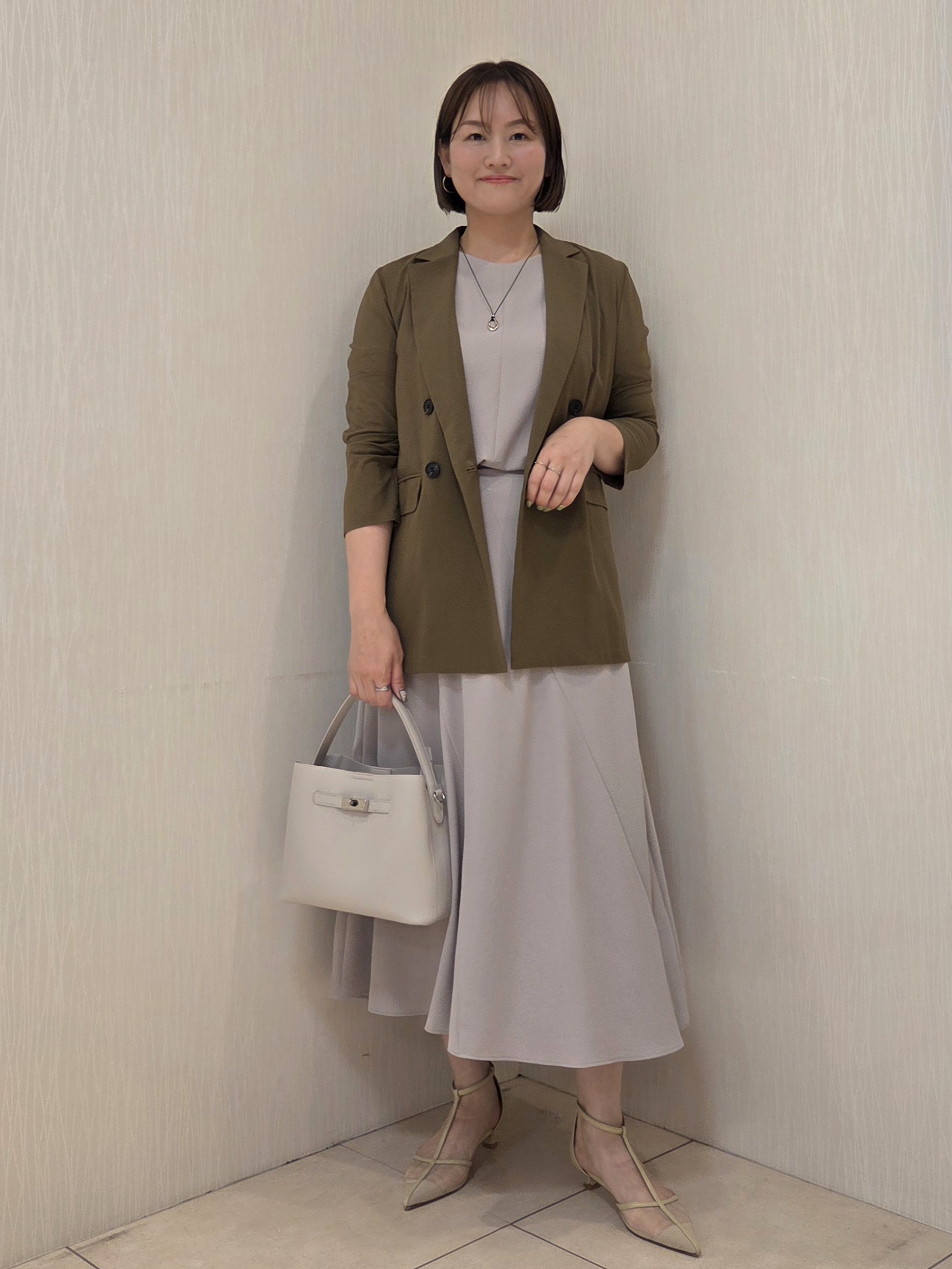 naokoさんの「UNTITLED｜【前後2WAY/はっ水/セットアップ可】リラクシーフレンチスリーブブラウス」を使ったコーディネート