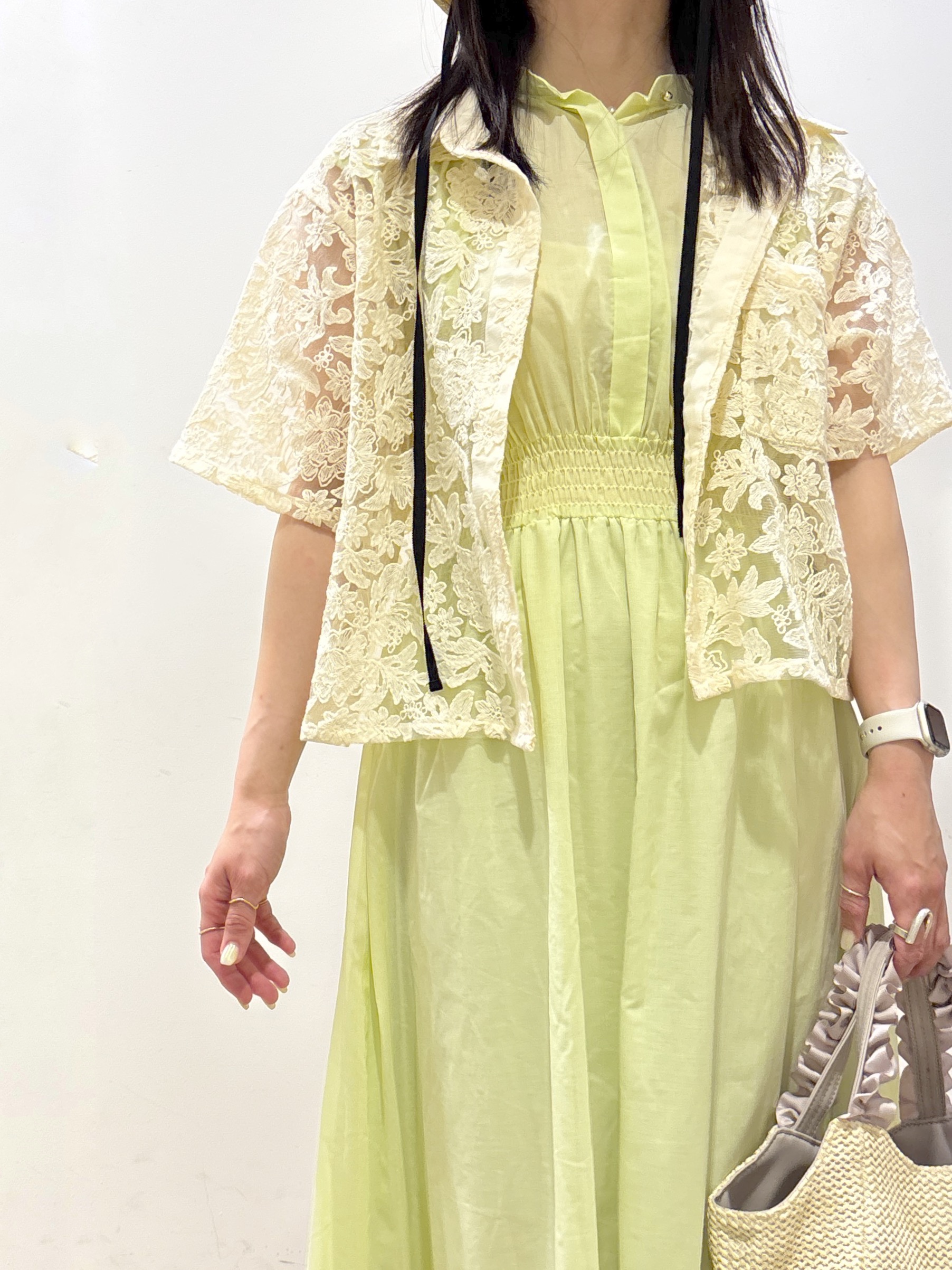 mameさんの「index｜フラワー刺繍シアーシャツ【洗濯機OK／イージーアイロン】」を使ったコーディネート