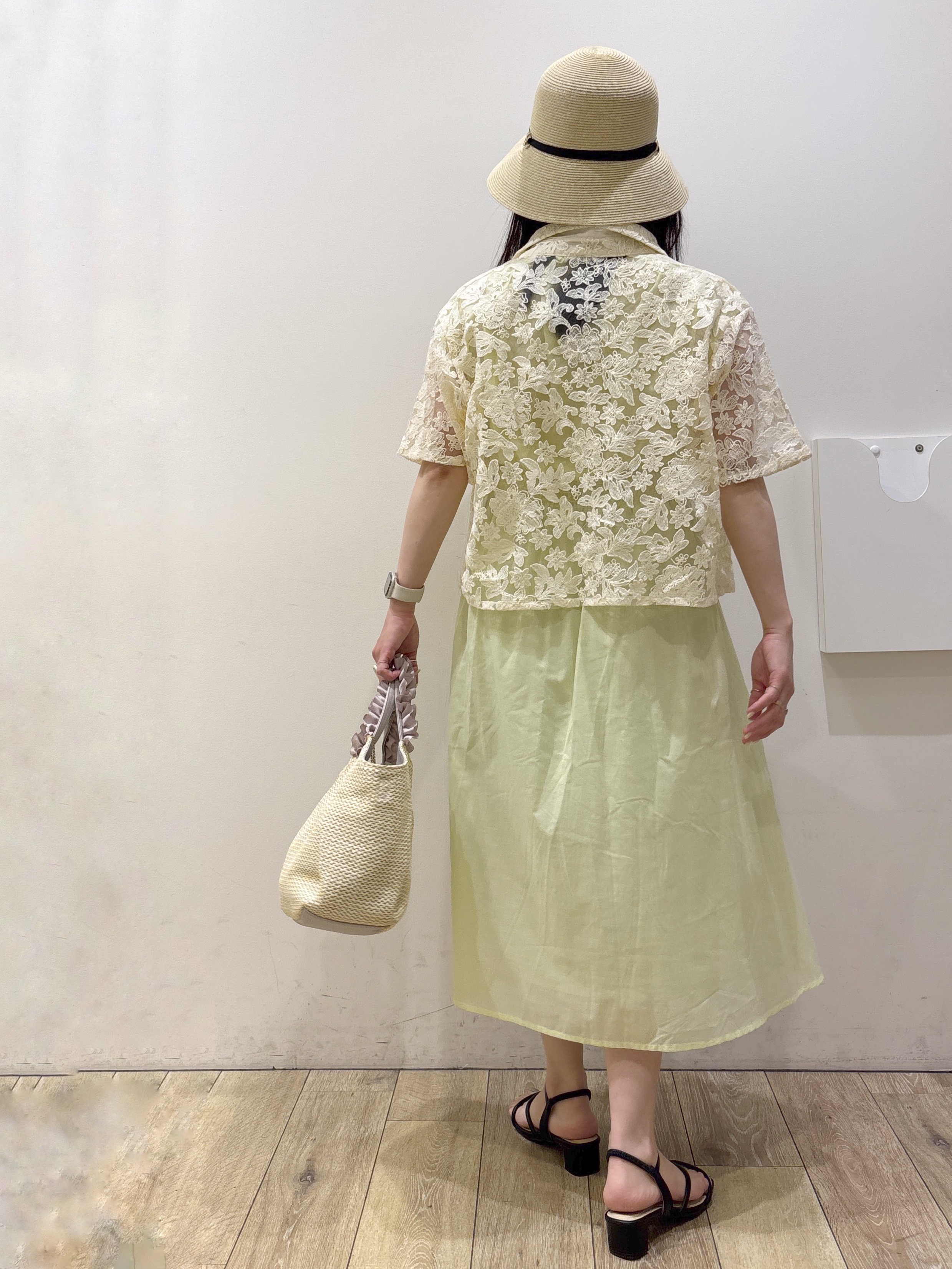 mameさんの「index｜フラワー刺繍シアーシャツ【洗濯機OK／イージーアイロン】」を使ったコーディネート