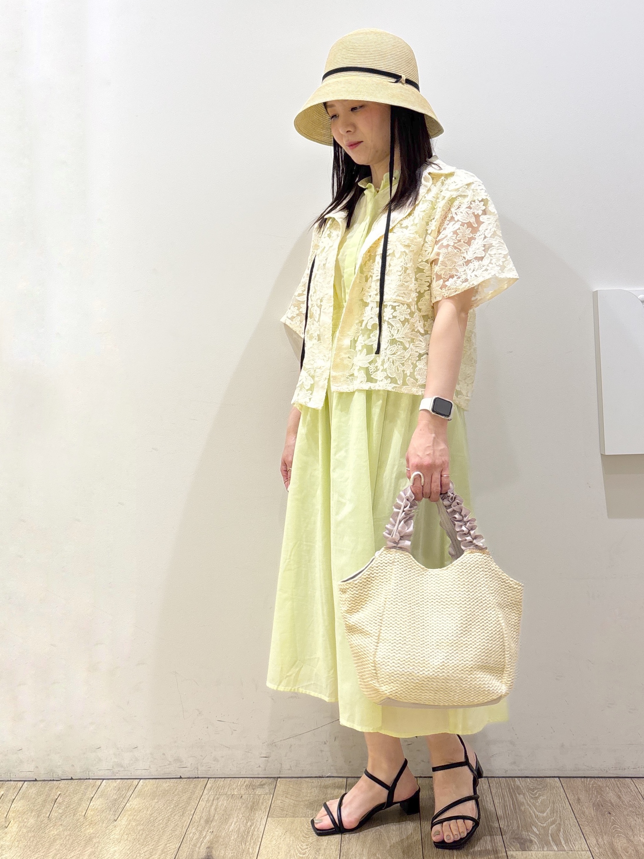 mameさんの「index｜フラワー刺繍シアーシャツ【洗濯機OK／イージーアイロン】」を使ったコーディネート