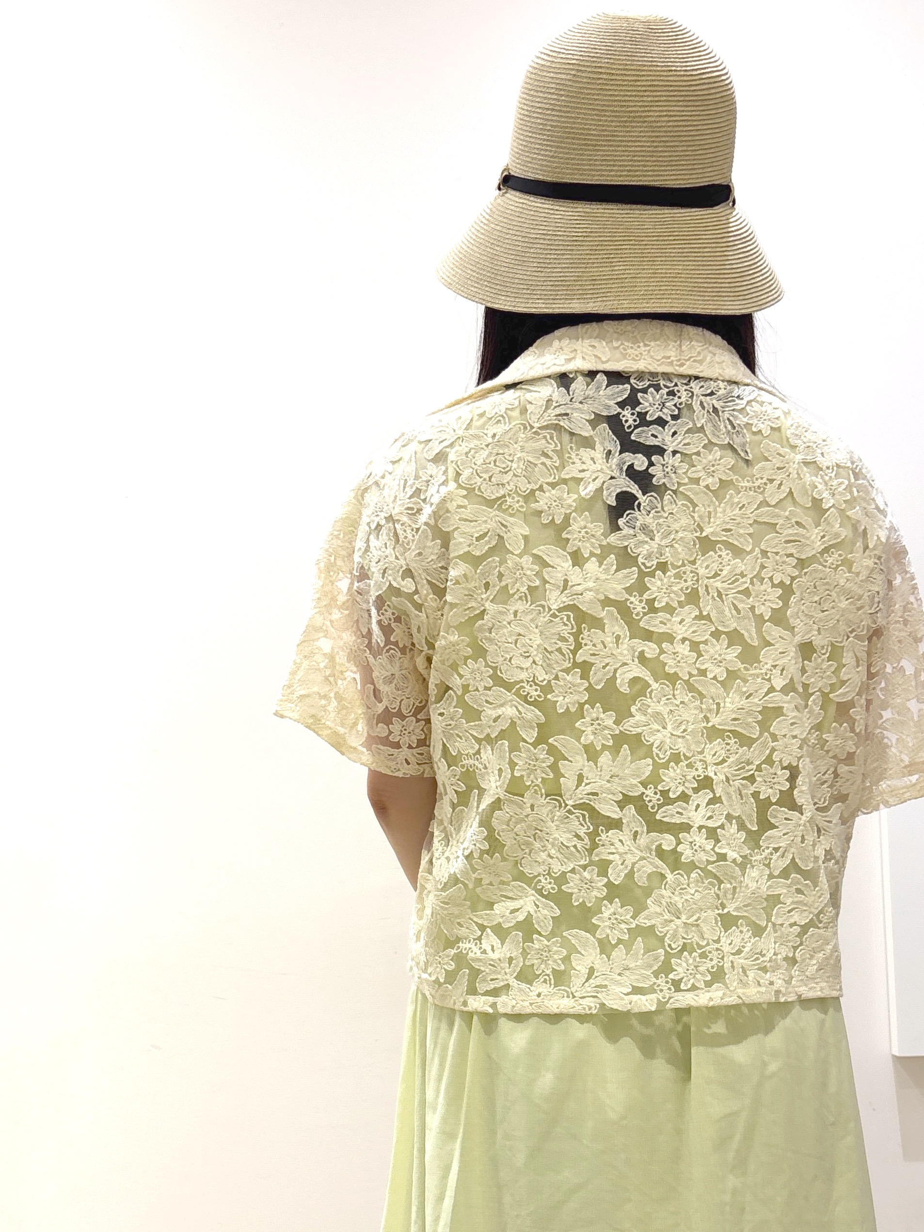 mameさんの「index｜フラワー刺繍シアーシャツ【洗濯機OK／イージーアイロン】」を使ったコーディネート