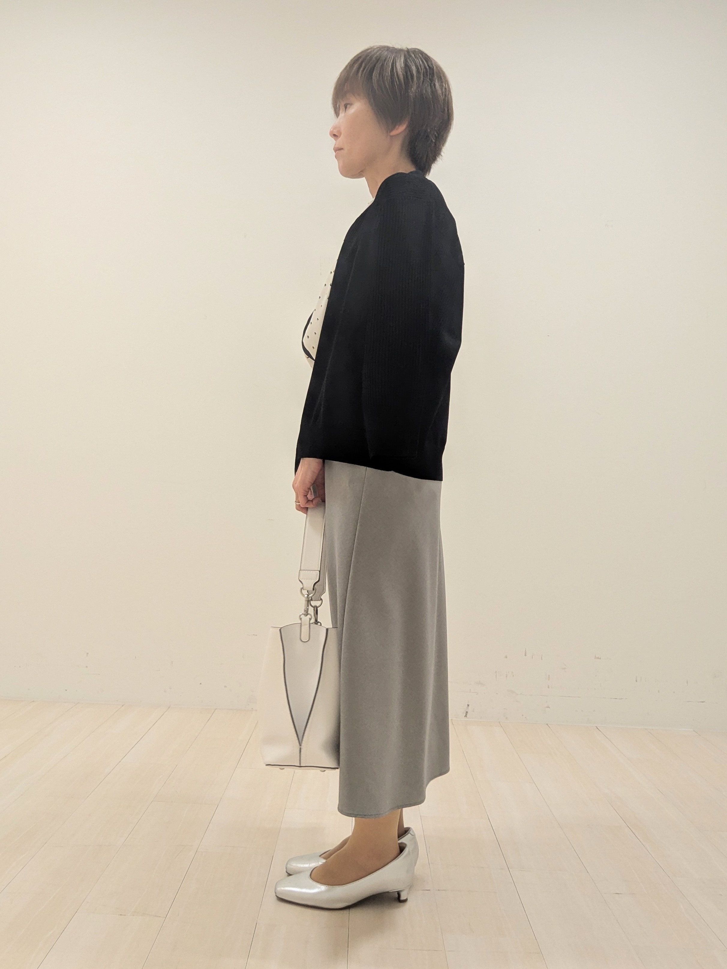 nishiさんの「Reflect｜Vネックニットカーディガン」を使ったコーディネート