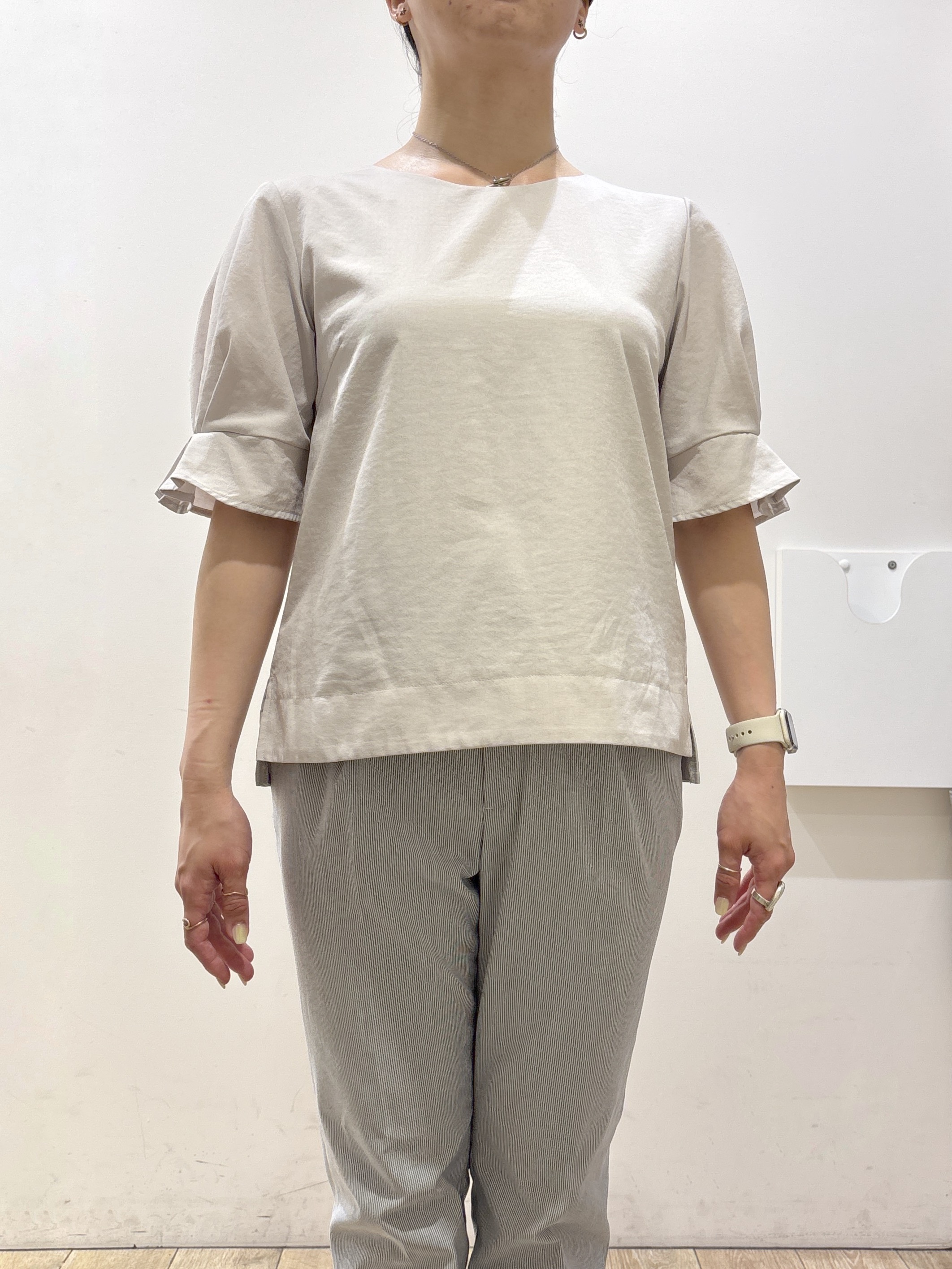 mameさんの「index｜【接触冷感】タックパフスリーブブラウス《吸水速乾／防シワ／洗濯機OK／XS～3L／6col》」を使ったコーディネート