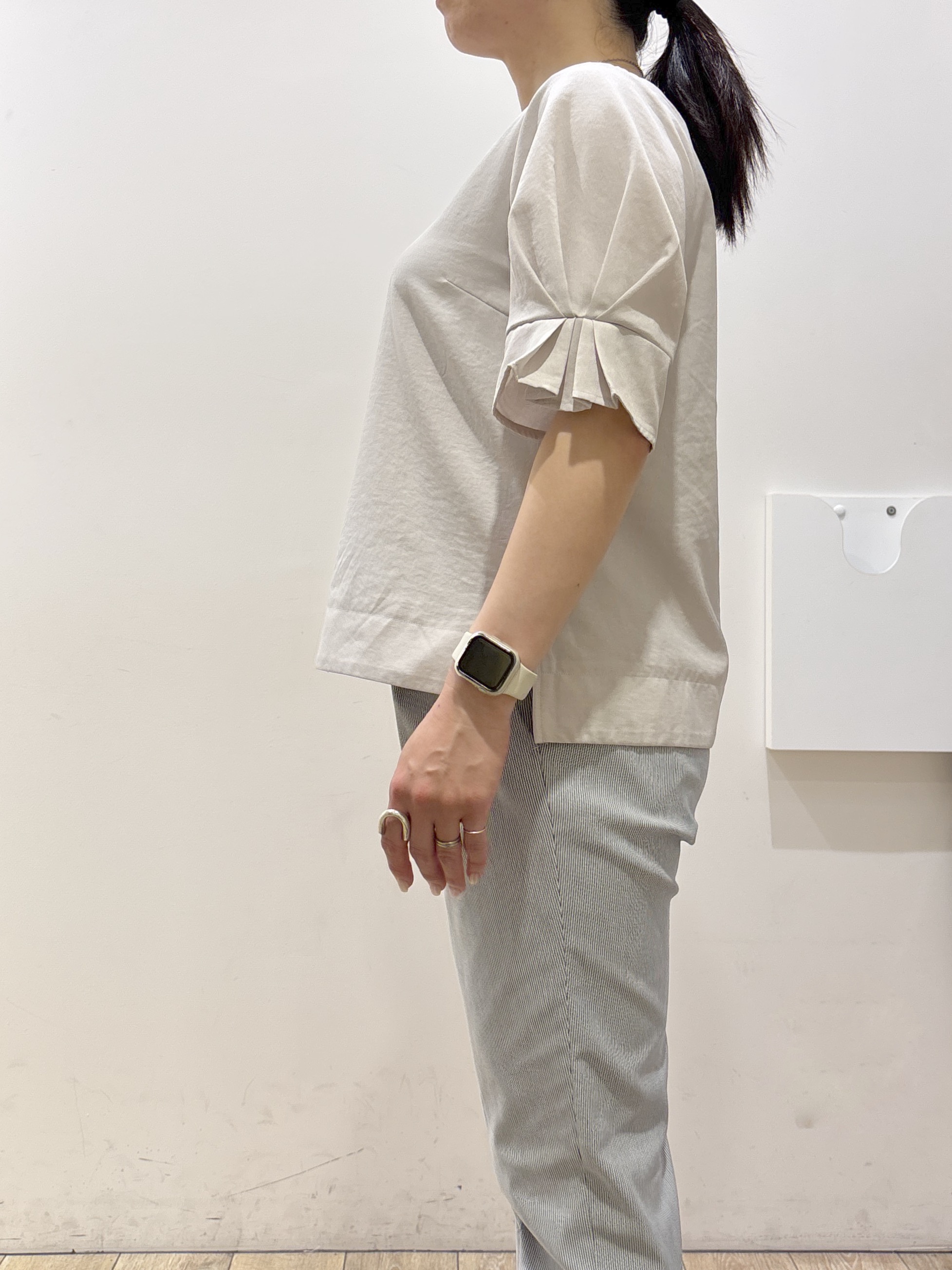 mameさんの「index｜【接触冷感】タックパフスリーブブラウス《吸水速乾／防シワ／洗濯機OK／XS～3L／6col》」を使ったコーディネート