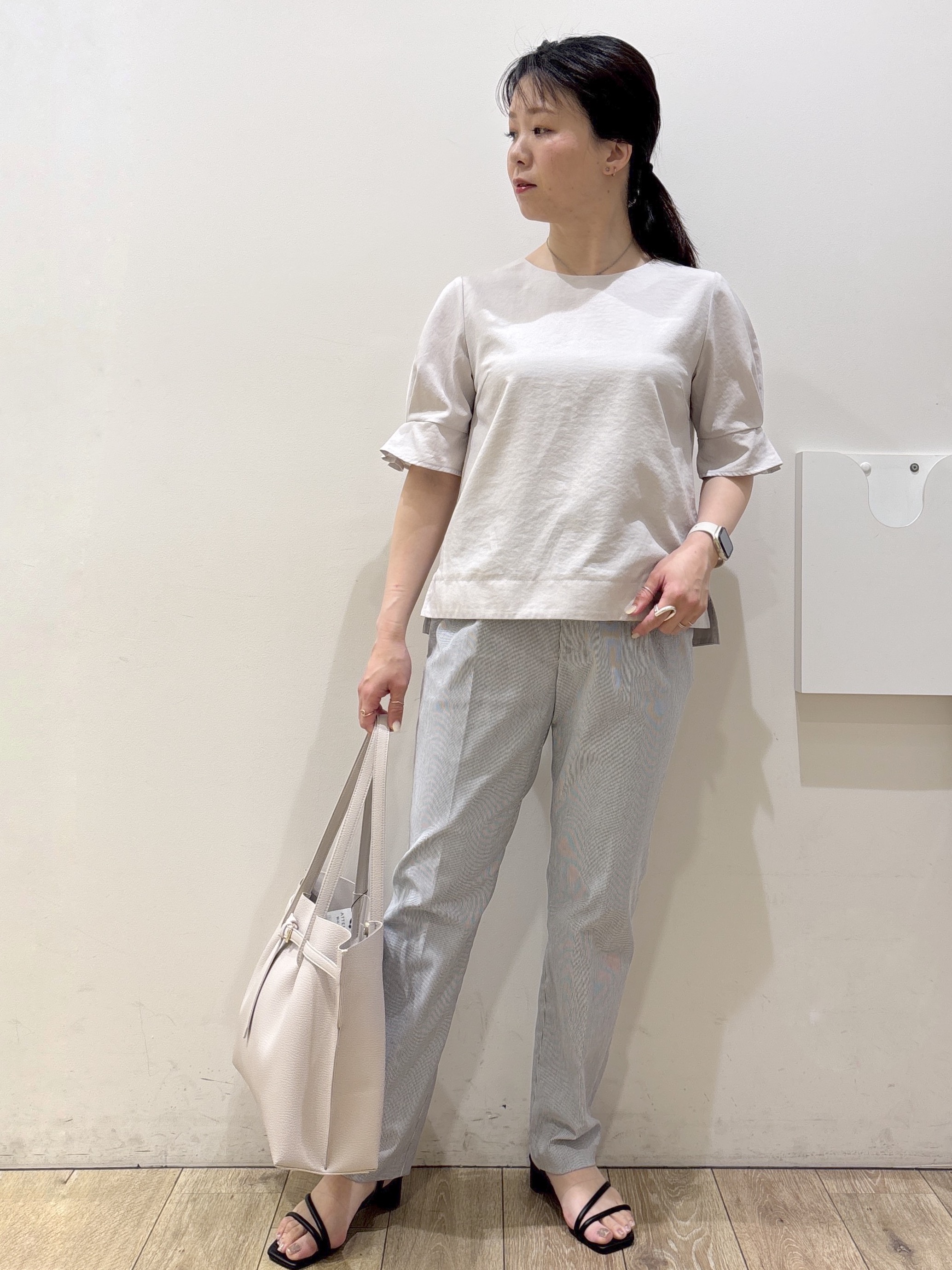 mameさんの「index｜【接触冷感】タックパフスリーブブラウス《吸水速乾／防シワ／洗濯機OK／XS～3L／6col》」を使ったコーディネート