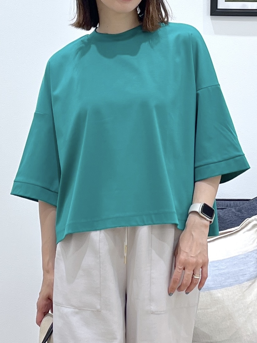 canaさんの「Dessin｜【新色追加/体型カバー】美光沢カットソーボクシーシルエット」を使ったコーディネート