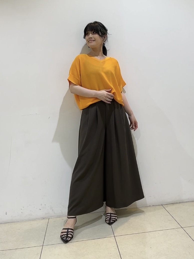 watanabeさんの「UNTITLED｜【11色展開/体型カバー】前後2WAYフレンチスリーブニット」を使ったコーディネート