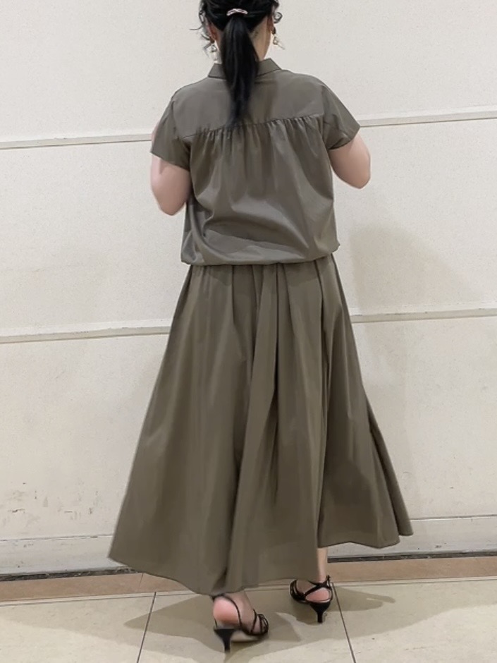 watanabeさんの「UNTITLED｜【セットアップ可/軽量/清涼感】ローンギャザーブラウス」を使ったコーディネート