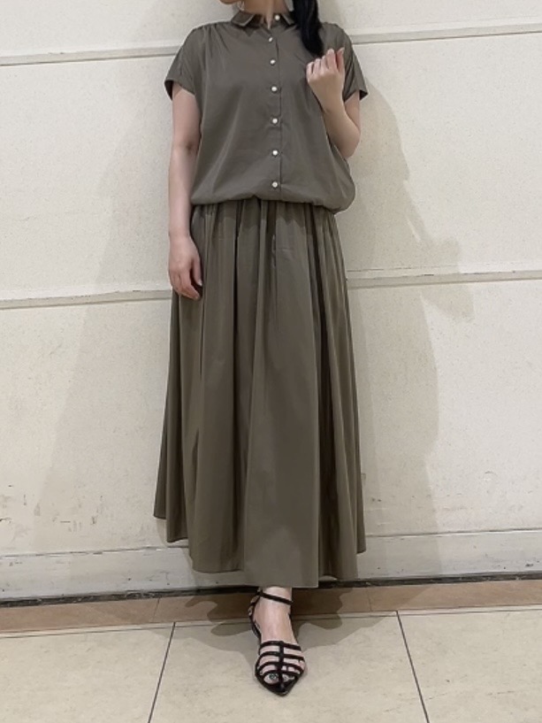 watanabeさんの「UNTITLED｜【セットアップ可/軽量/清涼感】ローンギャザーブラウス」を使ったコーディネート