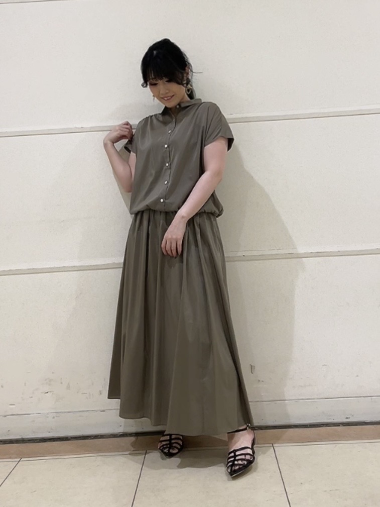 watanabeさんの「UNTITLED｜【セットアップ可/軽量/清涼感】ローンギャザーブラウス」を使ったコーディネート