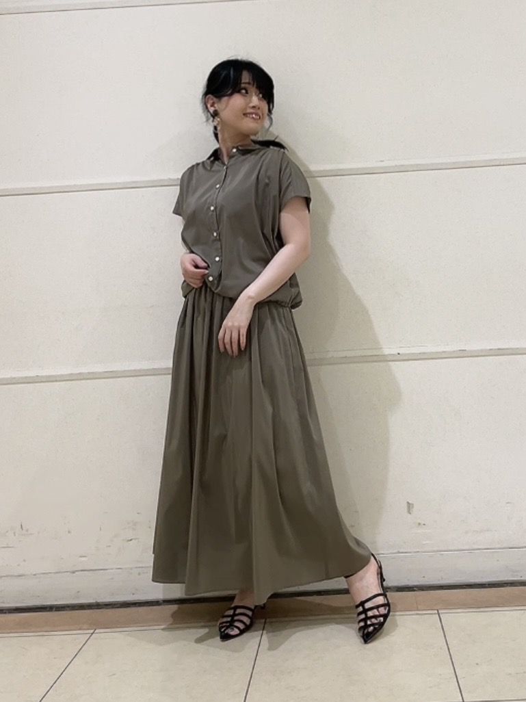 watanabeさんの「UNTITLED｜【セットアップ可/軽量/清涼感】ローンギャザーブラウス」を使ったコーディネート