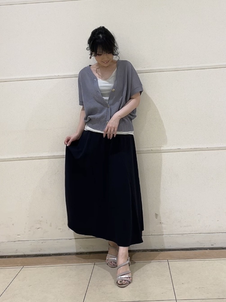 watanabeさんの「UNTITLED｜【洗える/清涼感】ドライタッチスリーブレスカーディガン」を使ったコーディネート