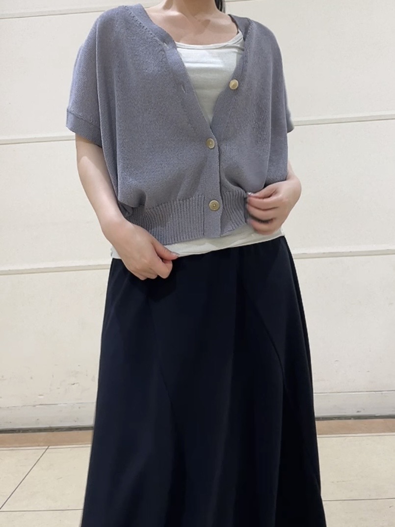 watanabeさんの「UNTITLED｜【洗える/清涼感】ドライタッチスリーブレスカーディガン」を使ったコーディネート