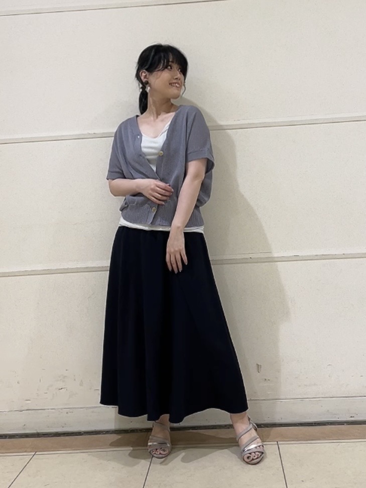 watanabeさんの「UNTITLED｜【洗える/清涼感】ドライタッチスリーブレスカーディガン」を使ったコーディネート