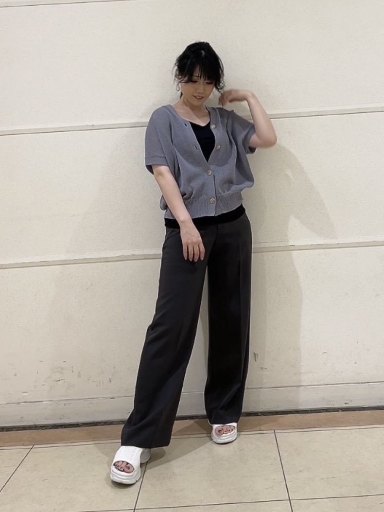 watanabeさんの「UNTITLED｜【洗える/清涼感】ドライタッチスリーブレスカーディガン」を使ったコーディネート