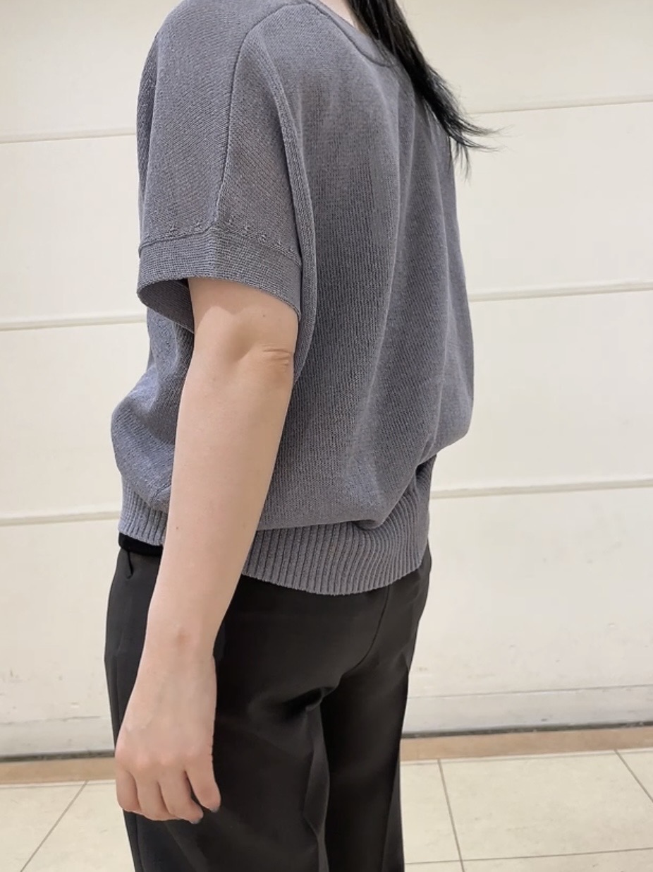 watanabeさんの「UNTITLED｜【洗える/清涼感】ドライタッチスリーブレスカーディガン」を使ったコーディネート