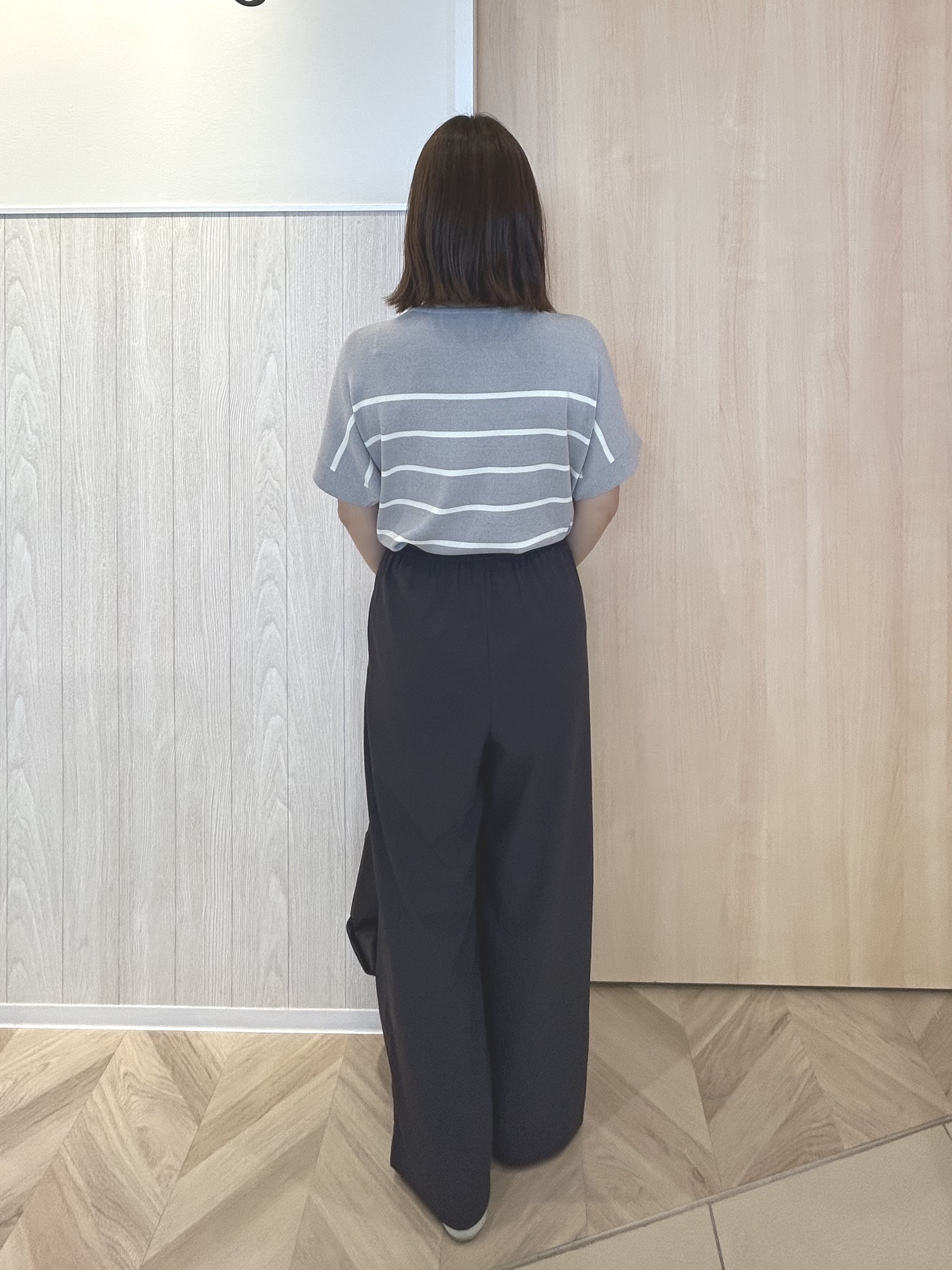 tomoさんの「SHOO･LA･RUE｜【毎日洗える/ひんやり/UV/S-LL】二の腕隠れる さらっとドルマン半袖ニット」を使ったコーディネート