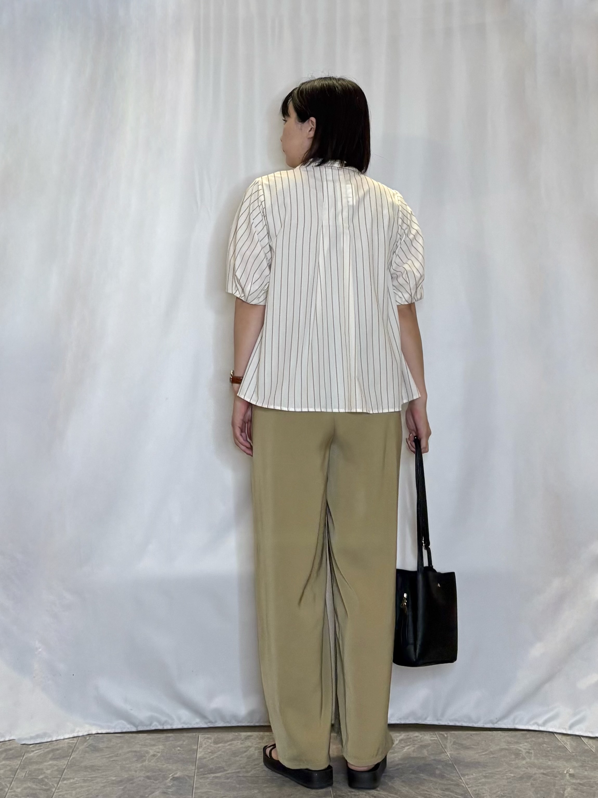 ネリさんの「SHOO･LA･RUE｜【高レビュー/洗濯後しわになりにくい/インせず着られる】自然に体型カバー 麻調ペプラムブラウス」を使ったコーディネート