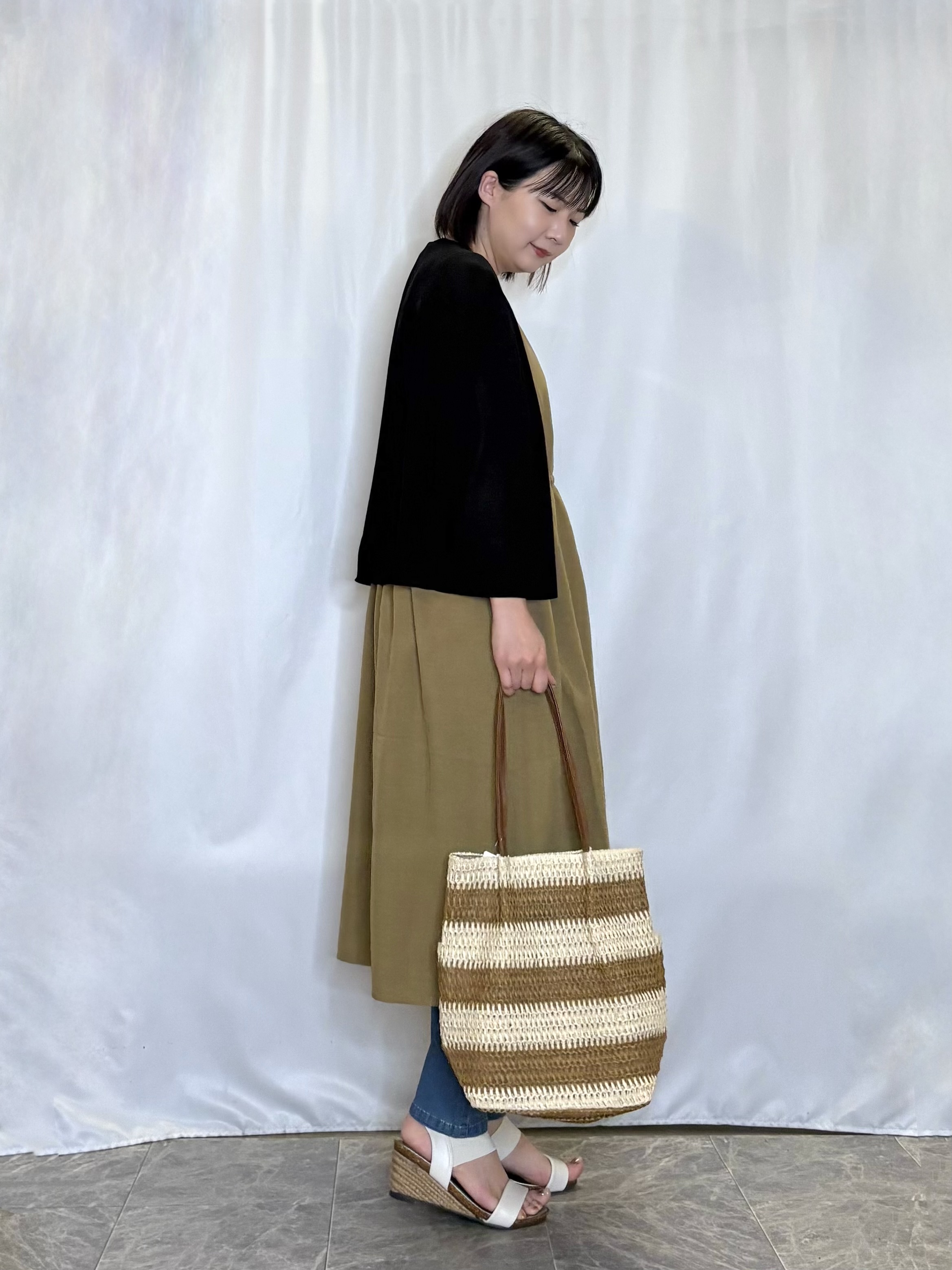 ネリさんの「SHOO･LA･RUE｜【ひんやり/洗濯機可/S-LL】オンにもオフにも マルチに使えるボタンレスカーディガン」を使ったコーディネート