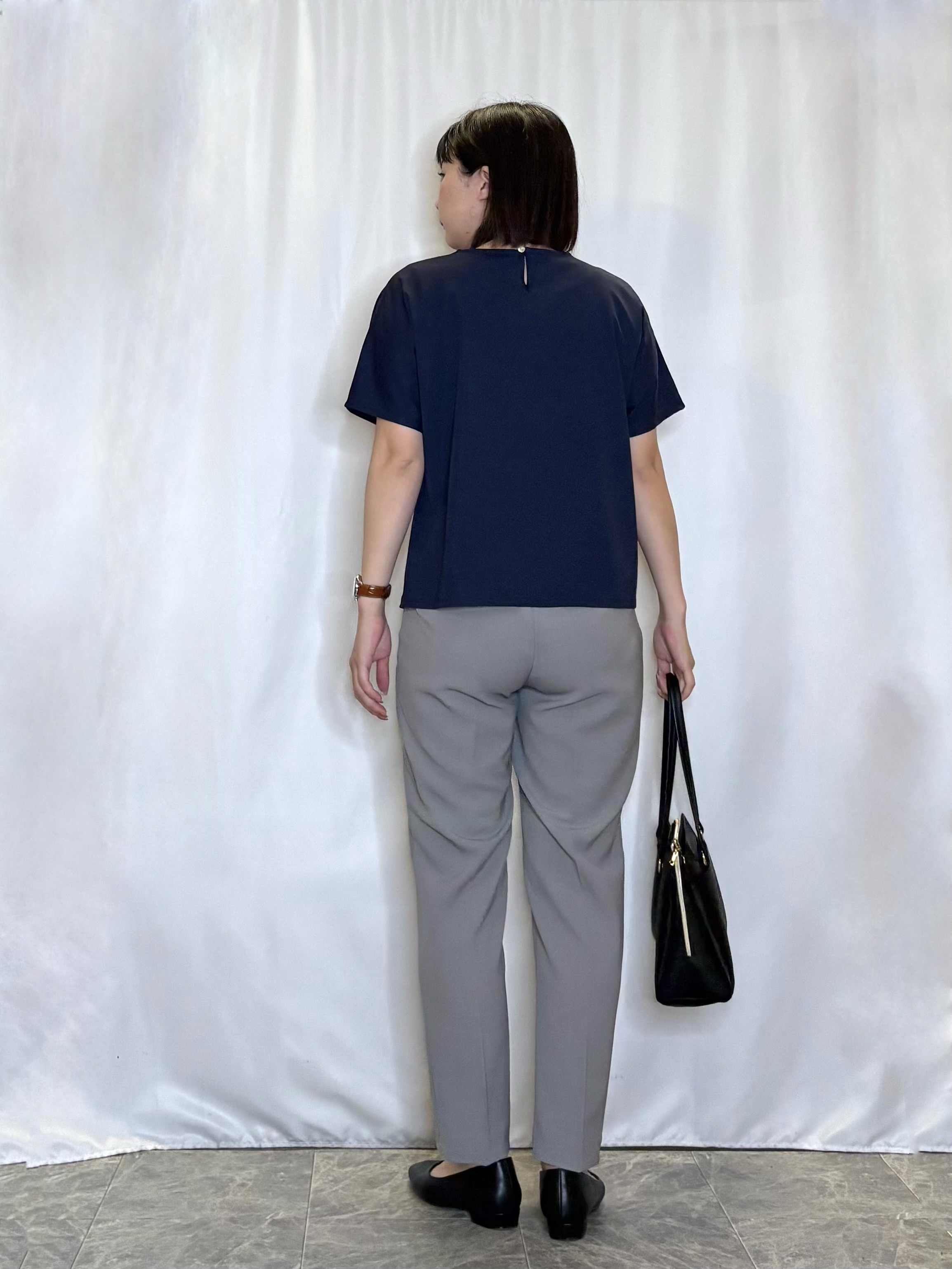 ネリさんの「SHOO･LA･RUE｜【ひんやり／UV／通勤】洗濯後しわになりにくい メタルポイントスキッパートップス」を使ったコーディネート