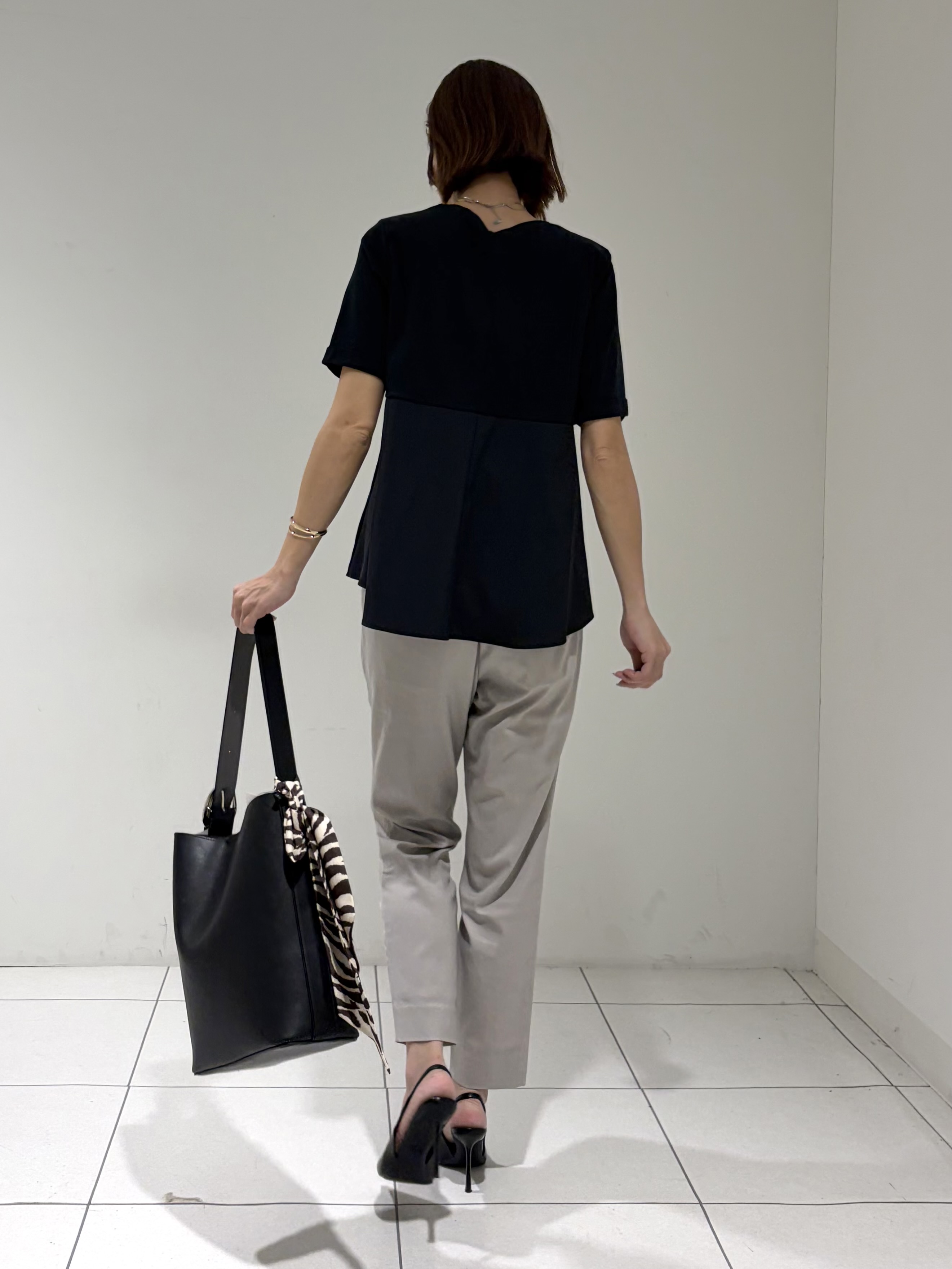 shioriさんの「INDIVI｜【バックシャン】異素材ドッキングプルオーバー」を使ったコーディネート