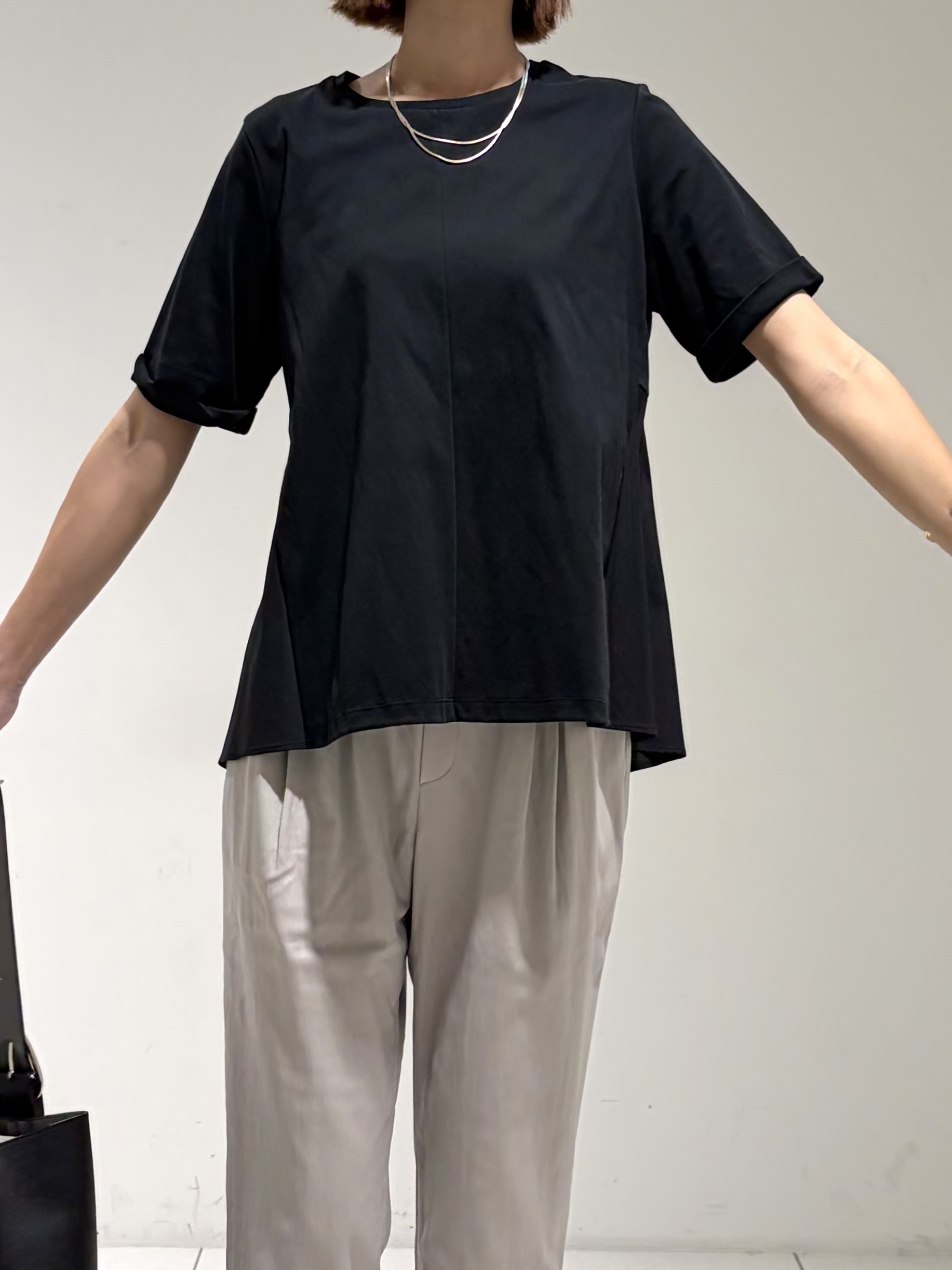 shioriさんの「INDIVI｜【バックシャン】異素材ドッキングプルオーバー」を使ったコーディネート
