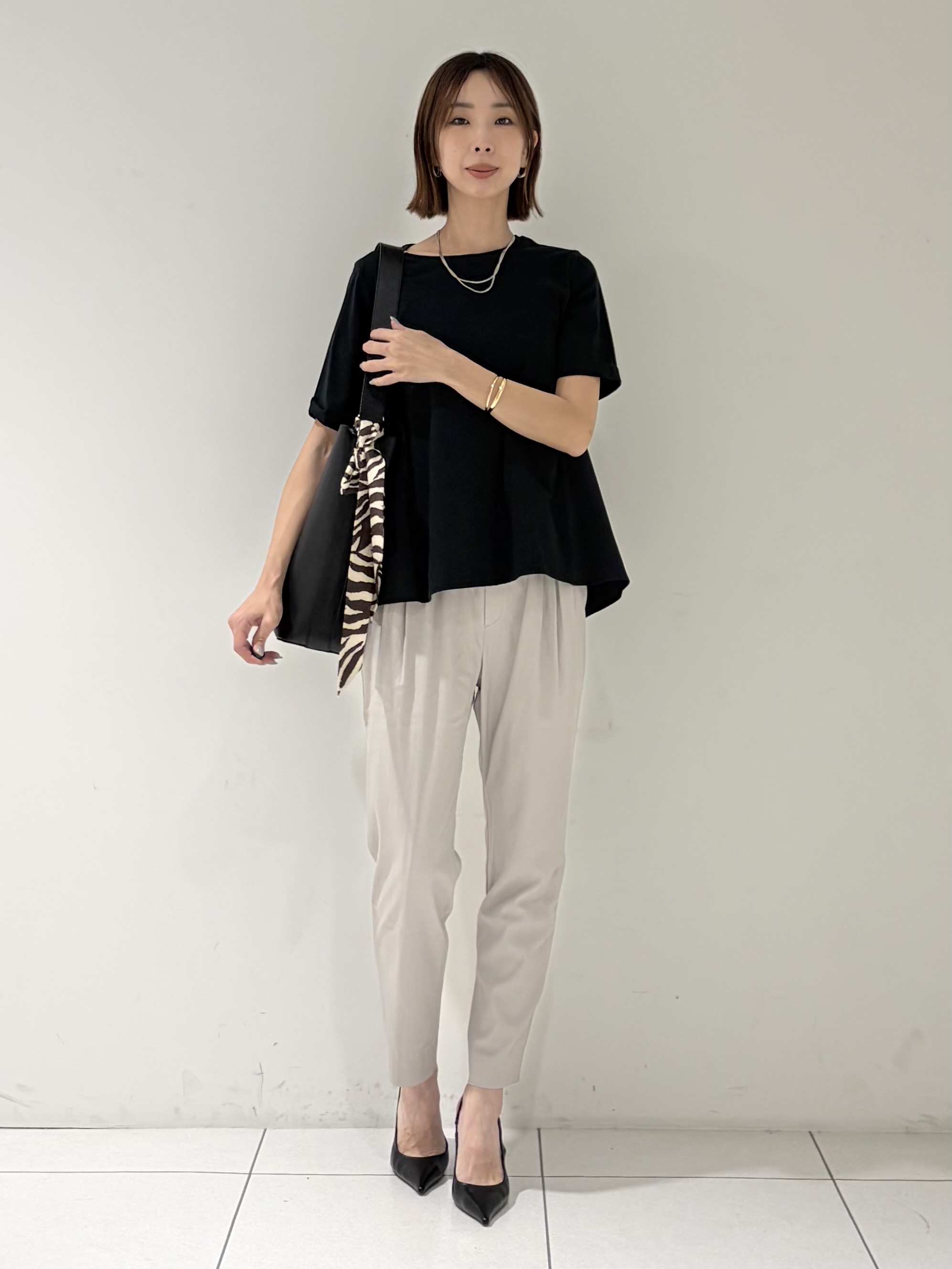 shioriさんの「INDIVI｜【バックシャン】異素材ドッキングプルオーバー」を使ったコーディネート