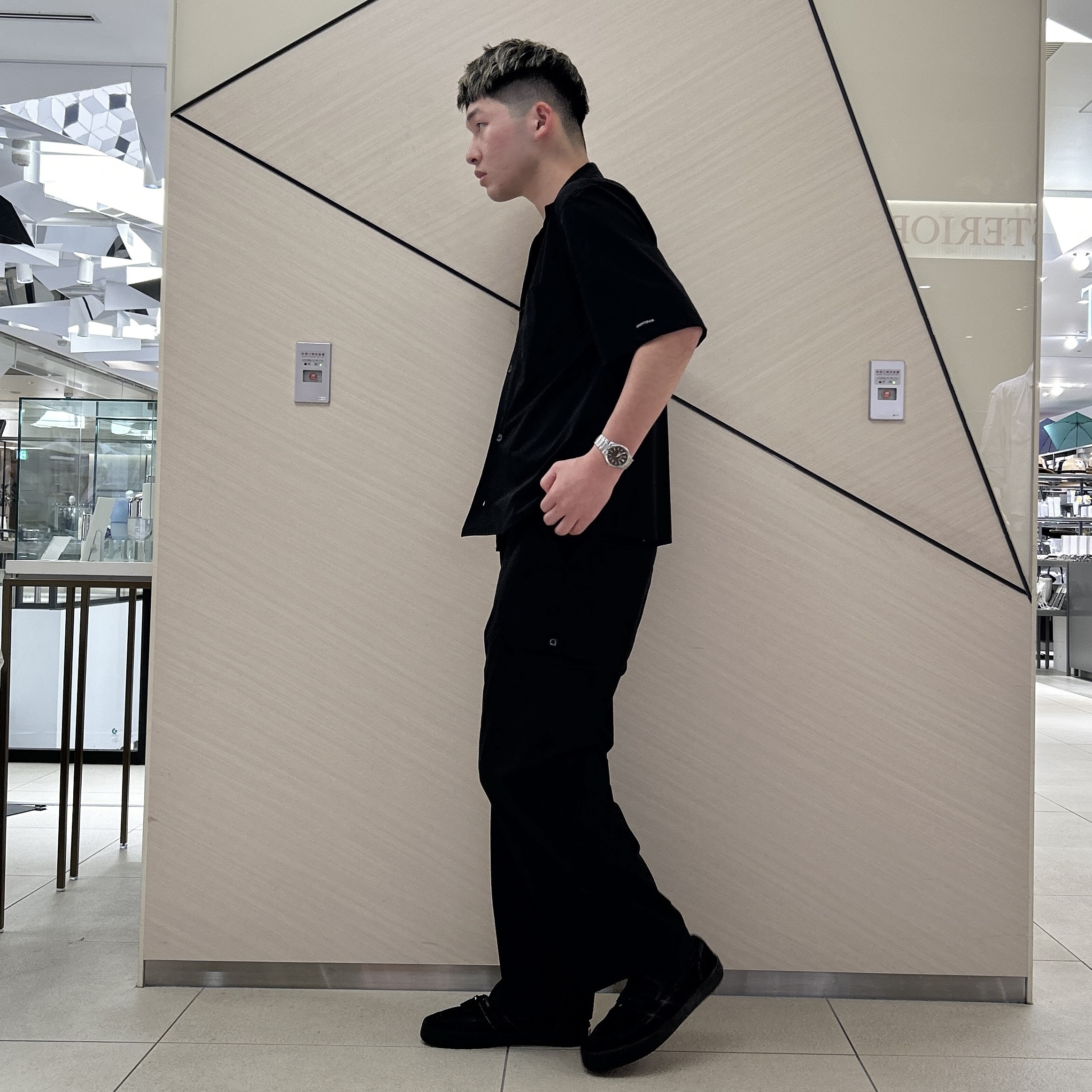 千葉亮太さんの「DRESSTERIOR｜【セットアップ可/撥水/クールタッチ素材】SOLOTEX 4WAYストレッチオープンカラーシャツ」を使ったコーディネート