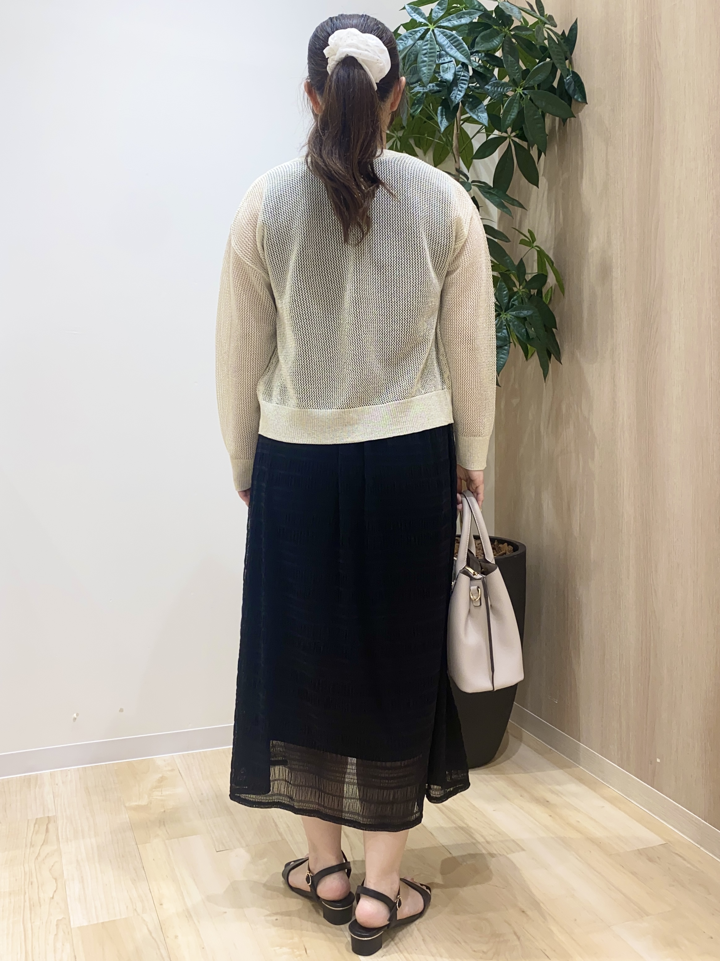 HANAさんの「grove｜【貴島明日香さん着用】ラメメッシュキーネックカーディガン」を使ったコーディネート