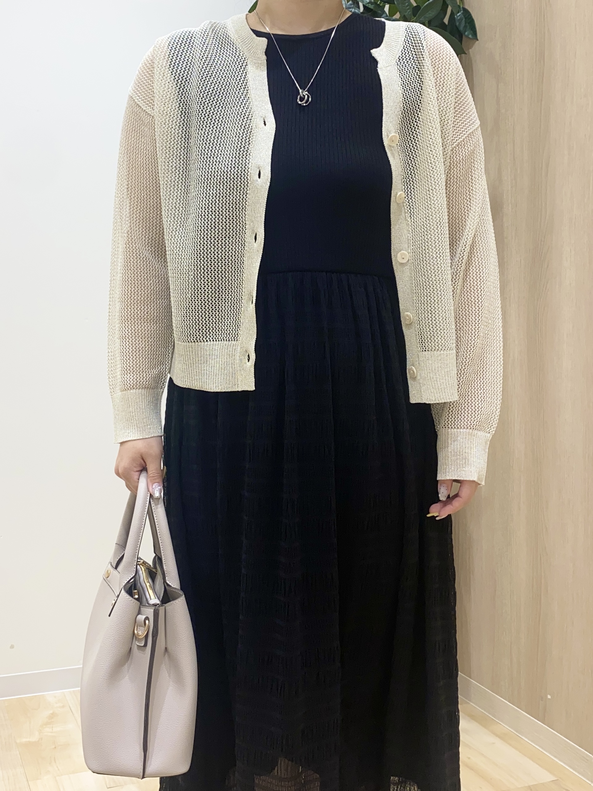 HANAさんの「grove｜【貴島明日香さん着用】ラメメッシュキーネックカーディガン」を使ったコーディネート