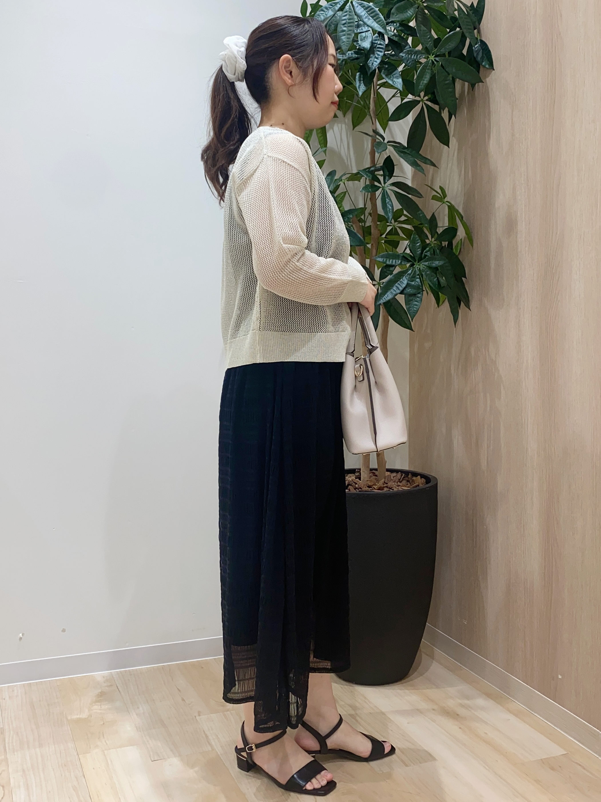 HANAさんの「grove｜【貴島明日香さん着用】ラメメッシュキーネックカーディガン」を使ったコーディネート