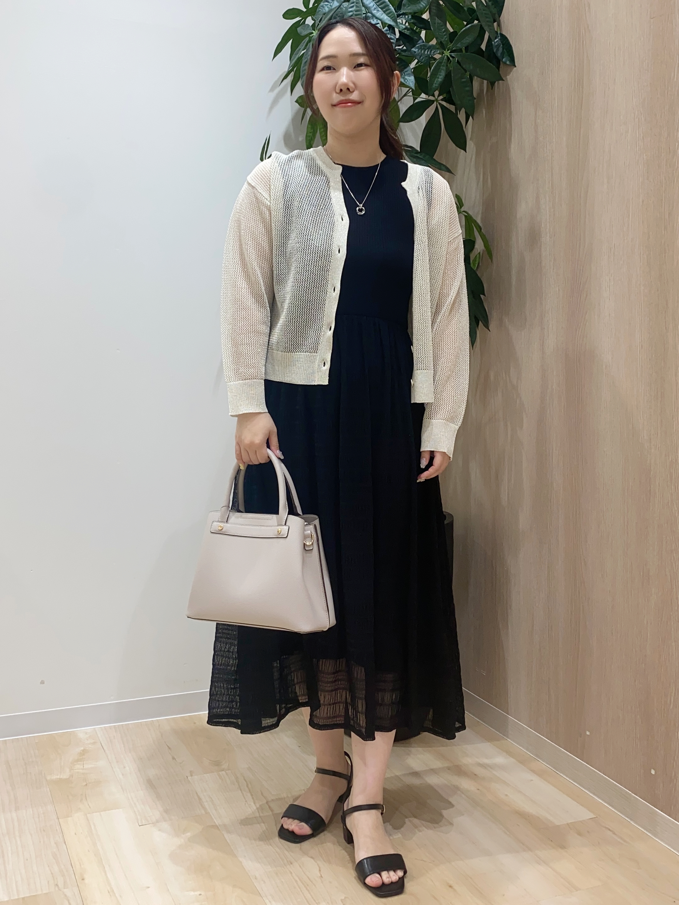 HANAさんの「grove｜【貴島明日香さん着用】ラメメッシュキーネックカーディガン」を使ったコーディネート