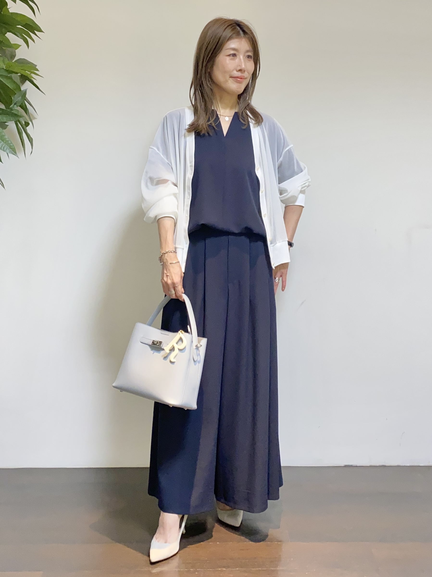 tomoさんの「UNTITLED｜【7色展開/ゆったり/ショート丈】シアートリコットカーディガン」を使ったコーディネート