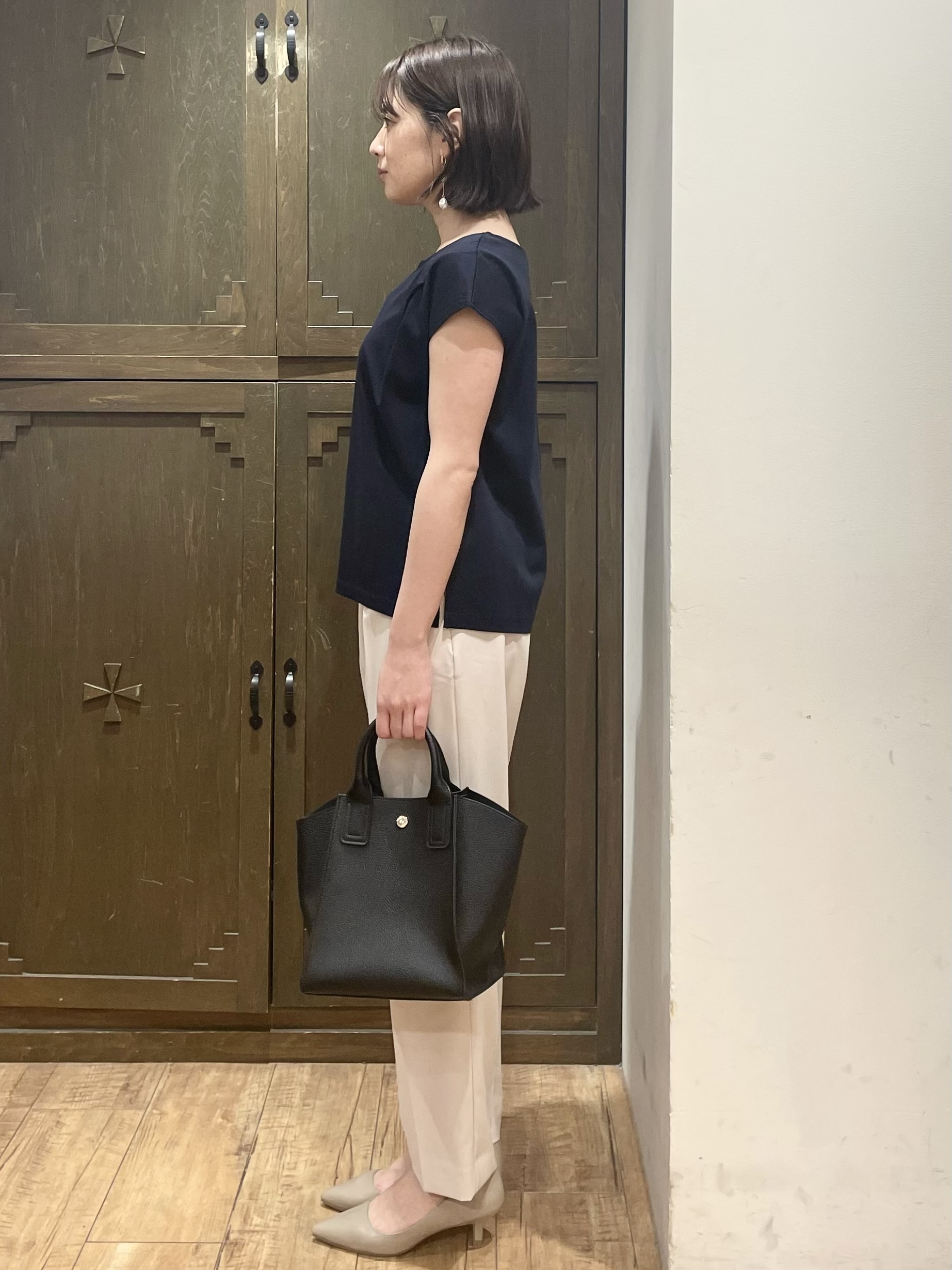 yさんの「index｜【接触冷感】ビジューキーネックフレンチトップス《UVケア／洗濯機OK／XS～3L／8col》」を使ったコーディネート
