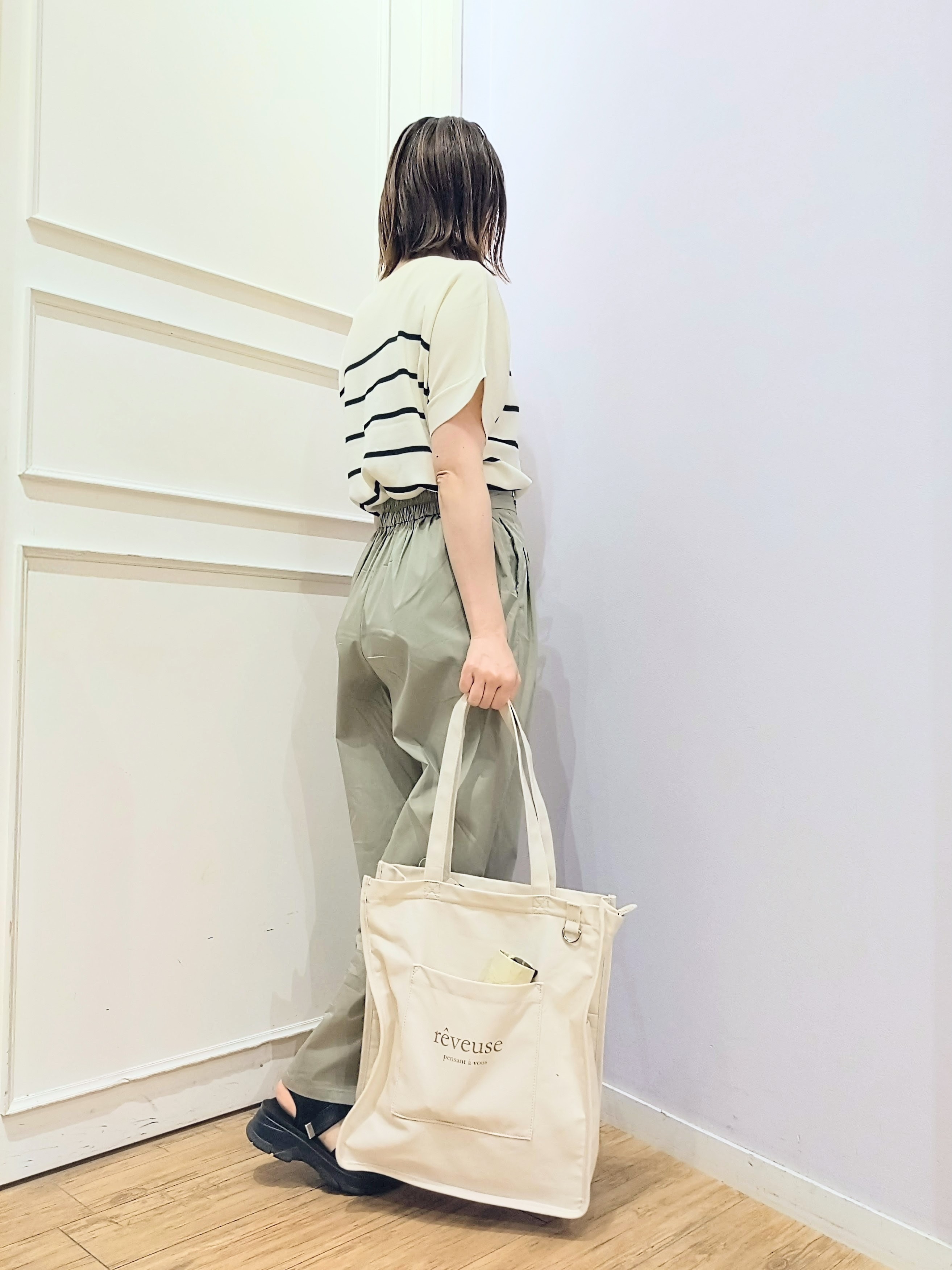 miomioさんの「SHOO･LA･RUE｜【毎日洗える/ひんやり/UV/S-LL】二の腕隠れる さらっとドルマン半袖ニット」を使ったコーディネート