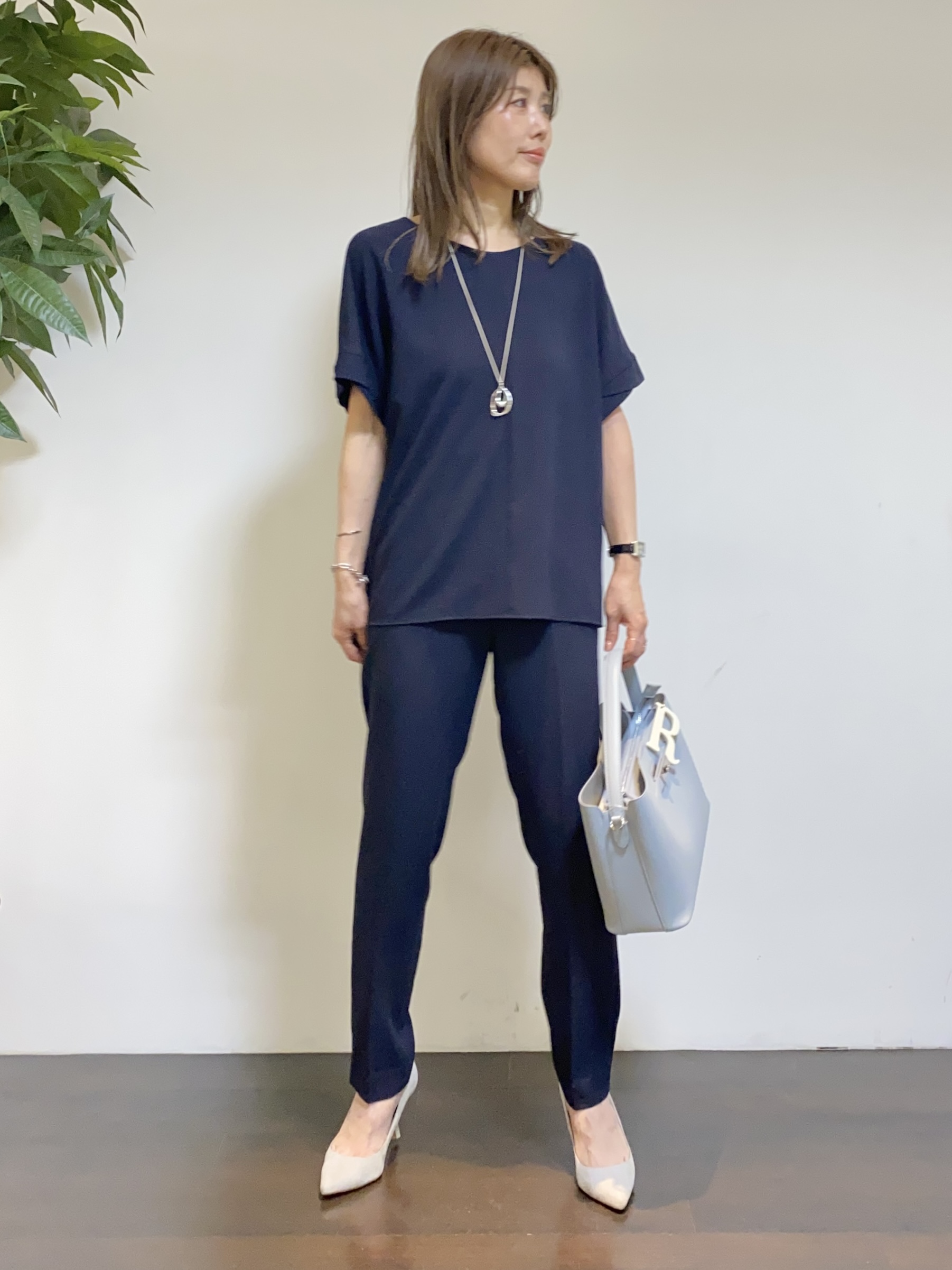 tomoさんの「UNTITLED｜【前後2WAY/はっ水/セットアップ可】リラクシーフレンチスリーブブラウス」を使ったコーディネート