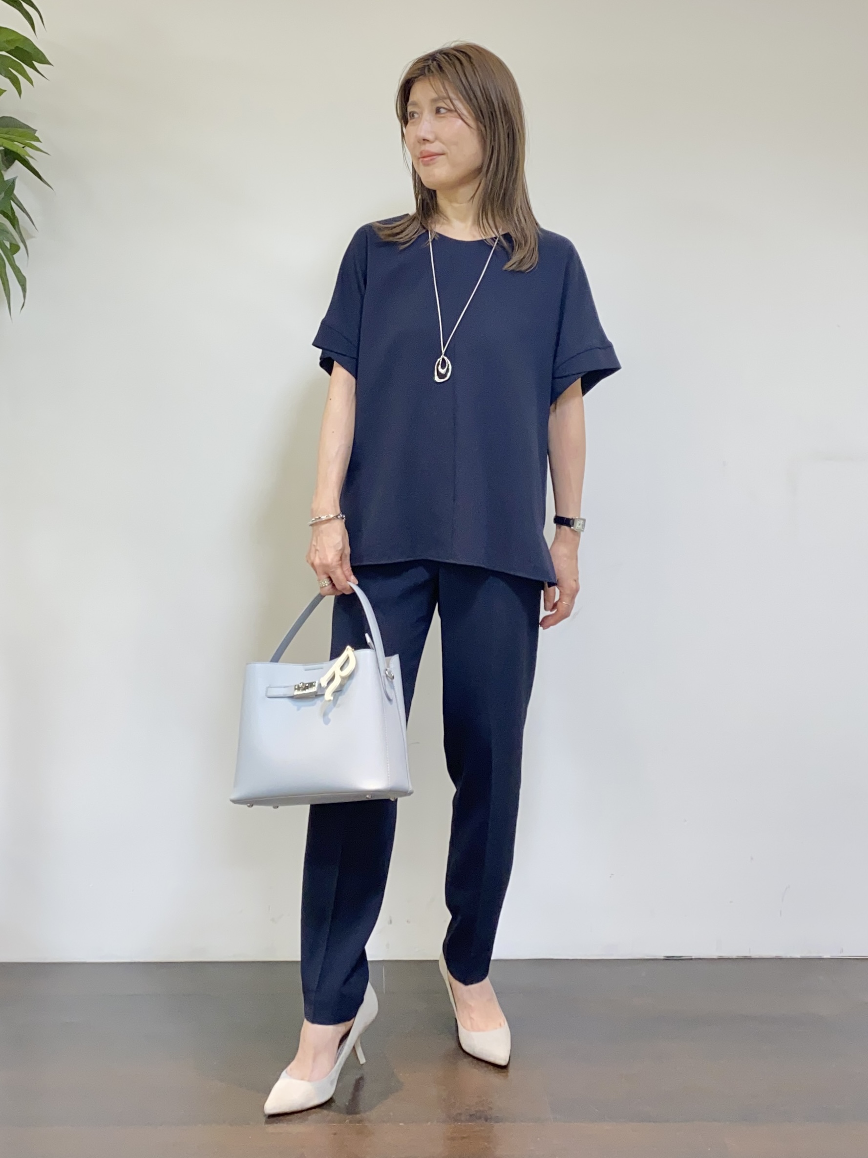 tomoさんの「UNTITLED｜【セットアップ可/UVカット/前後2WAY】リラクシーフレンチスリーブブラウス」を使ったコーディネート