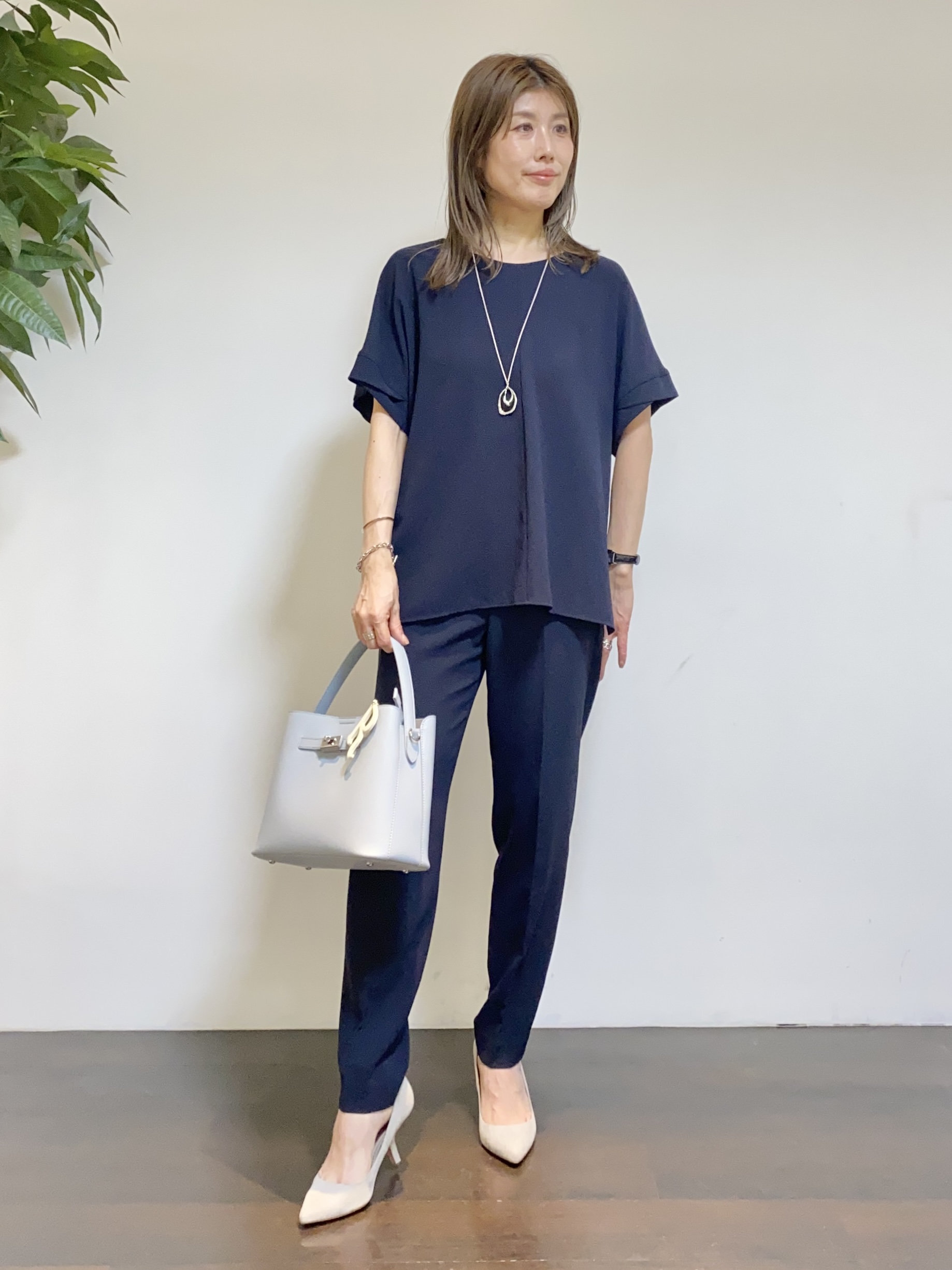 tomoさんの「UNTITLED｜【前後2WAY/はっ水/セットアップ可】リラクシーフレンチスリーブブラウス」を使ったコーディネート